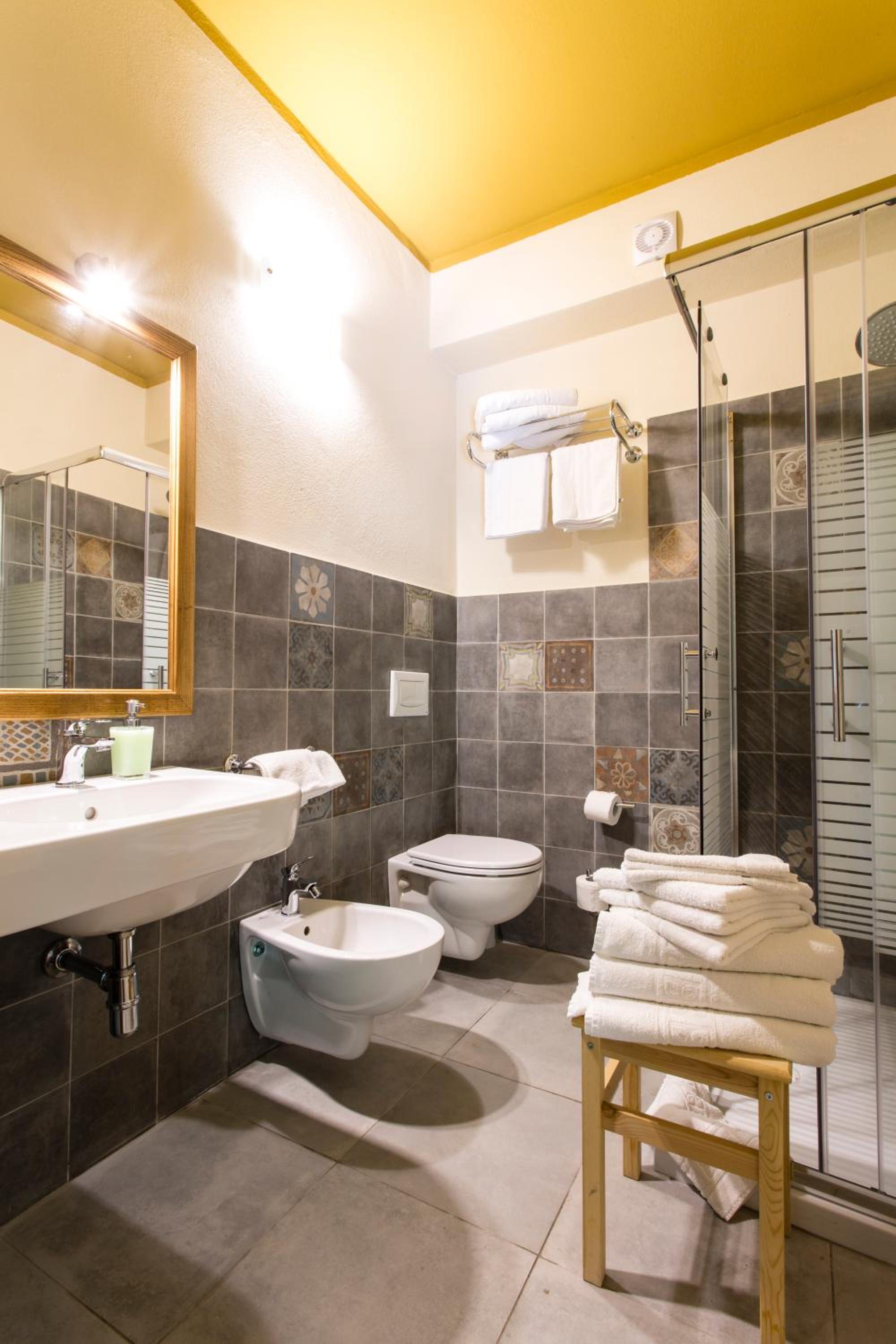 Double or Twin Room with Garden View - Photo 8