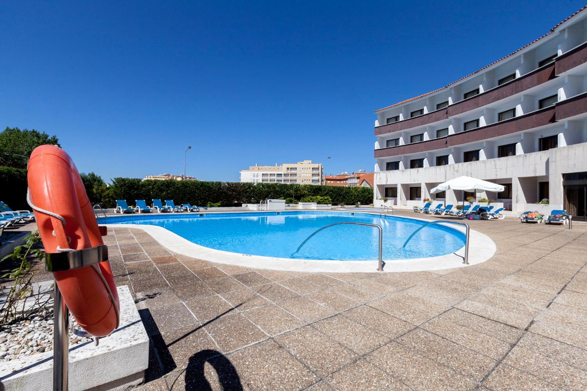 Double or Twin Room with Pool View - Photo 3