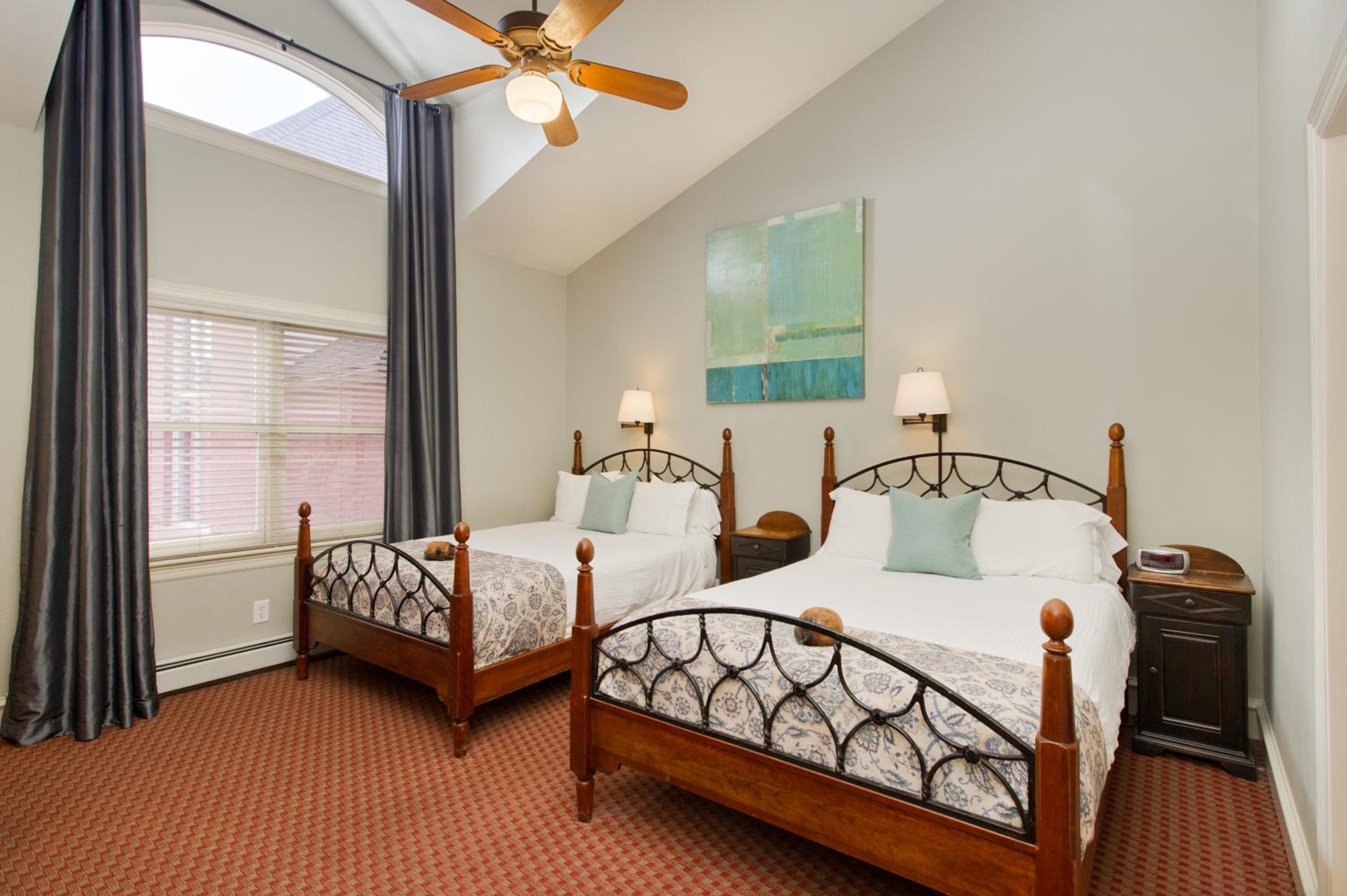 Queen Room with Two Queen Beds - 2nd Floor photo 1