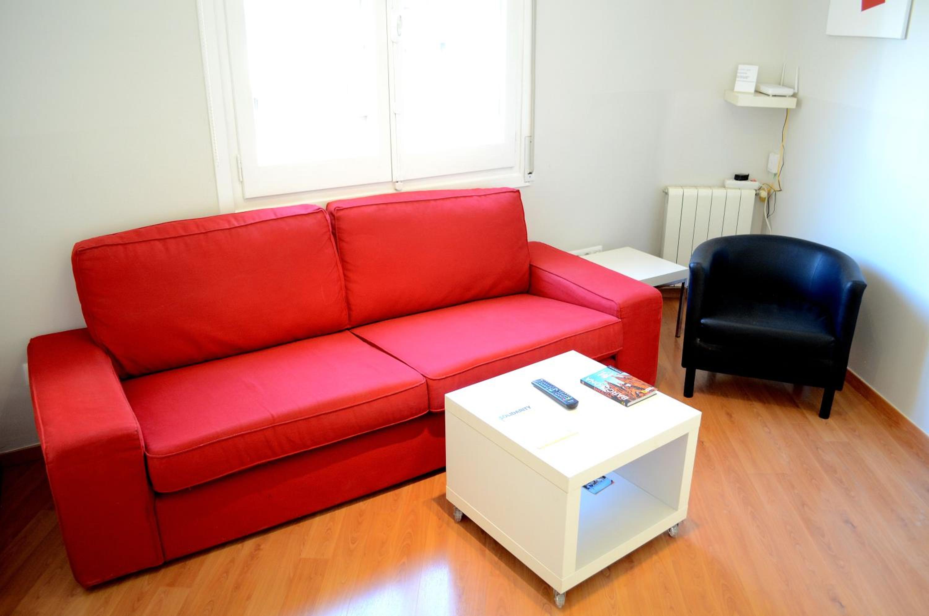 Apartamento de tres habitaciones - Calle Mare de Deu del Remei, 23
