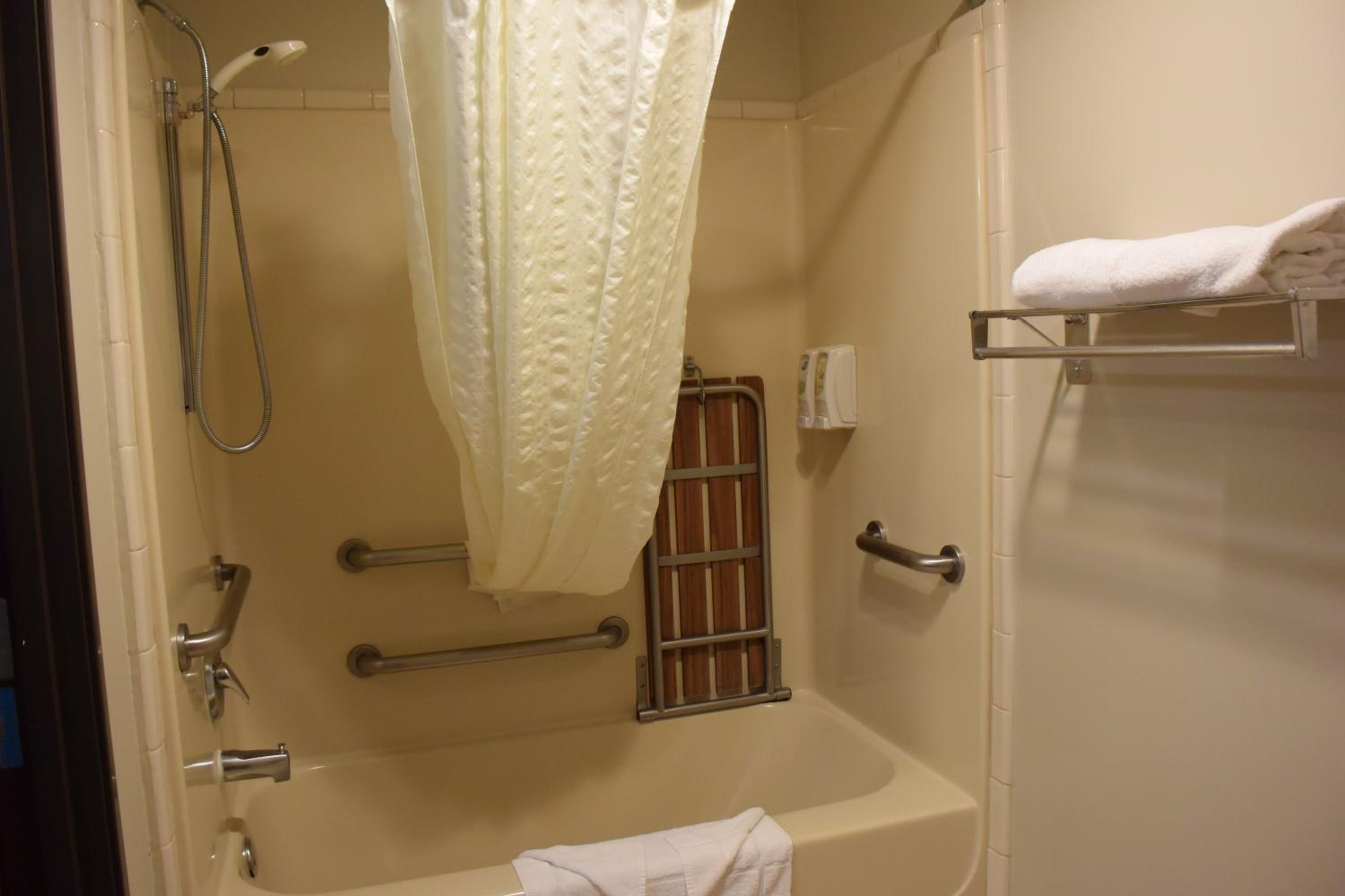 King Room - Disability Access photo 2