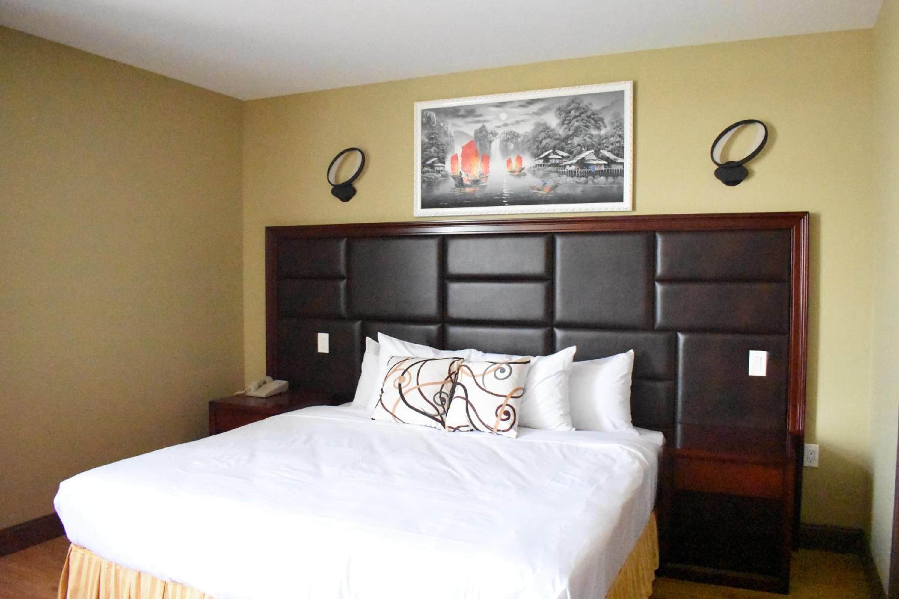 Presidential King Suite photo 1