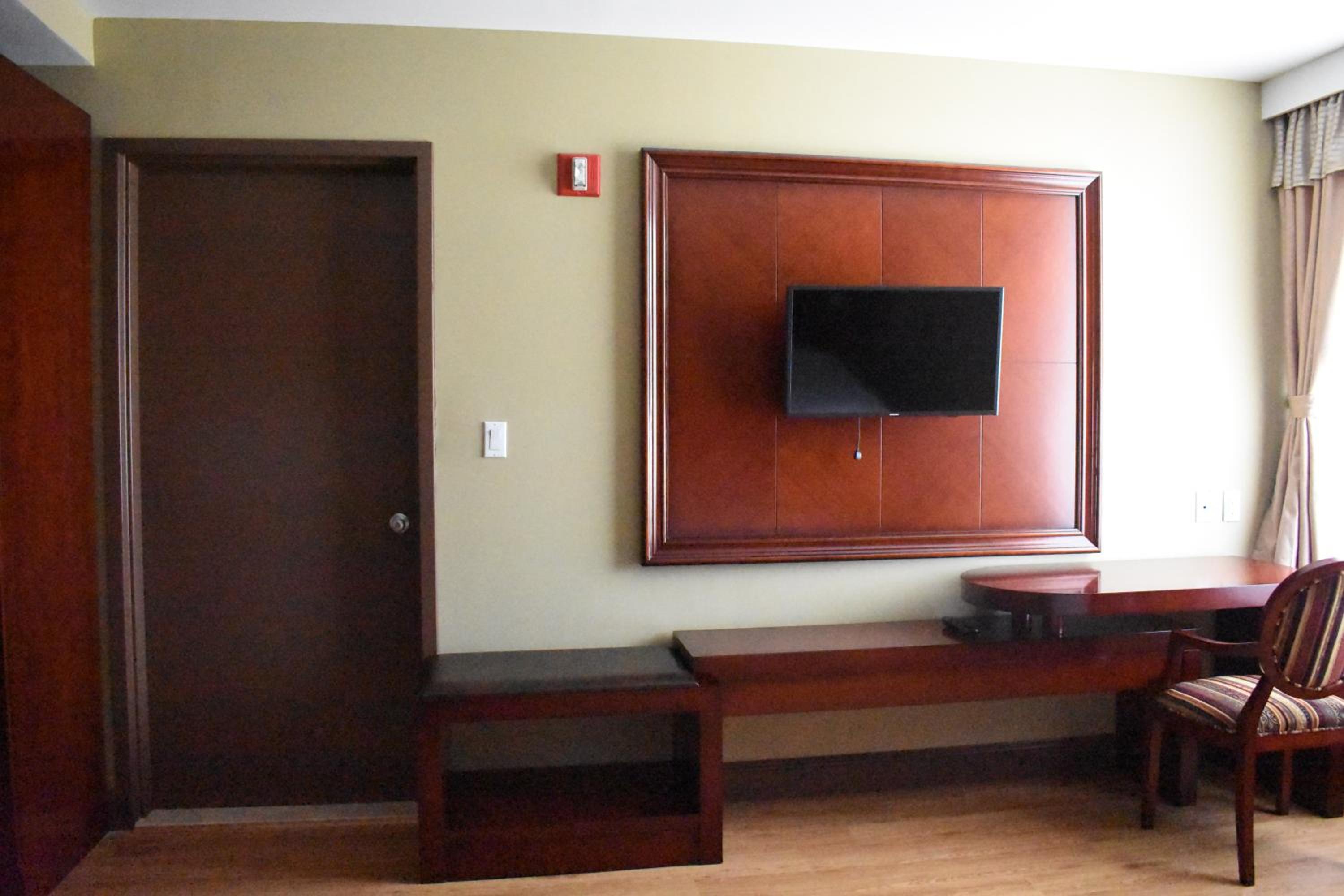 Presidential King Suite photo 3