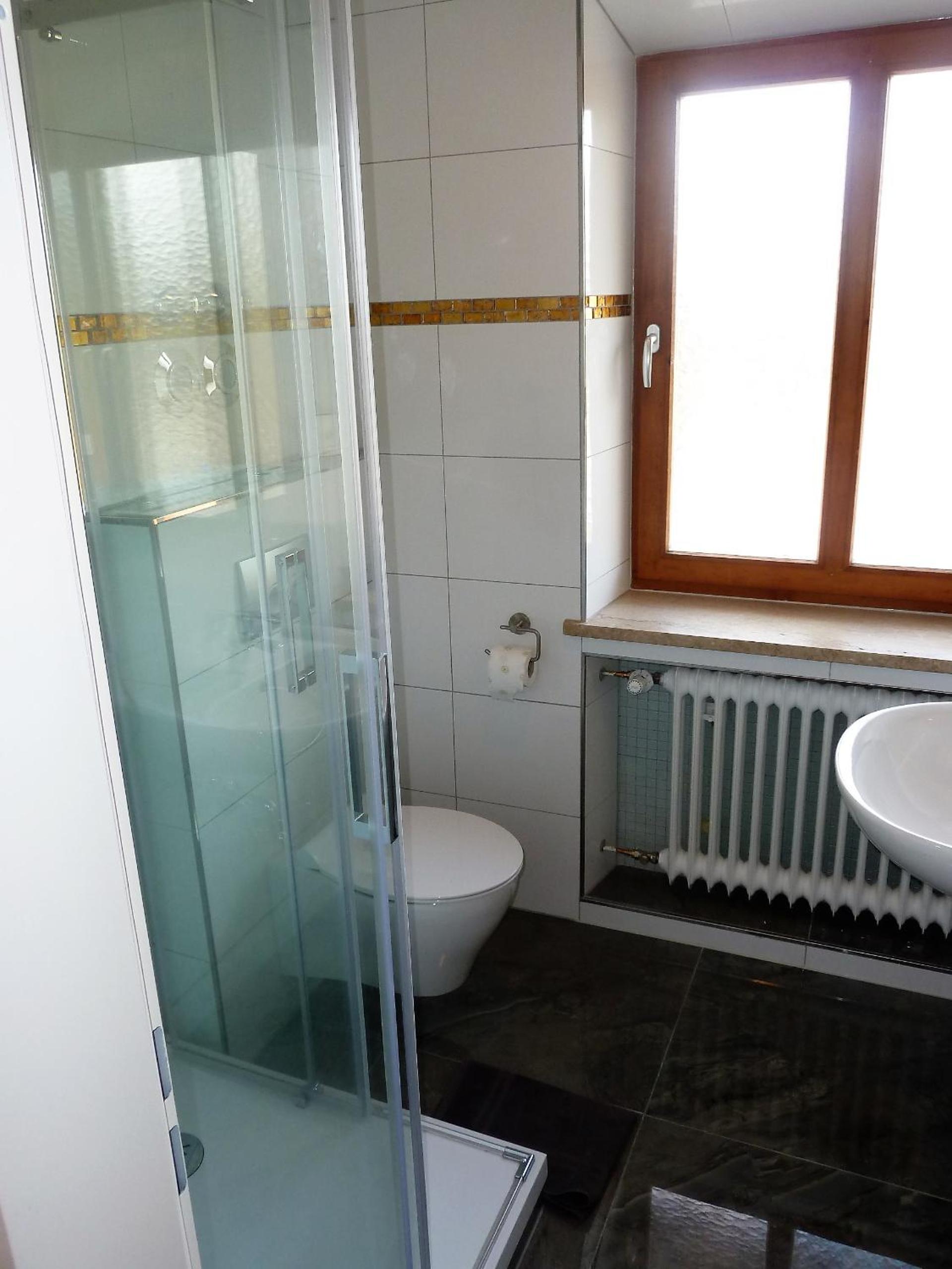Apartment with Shower photo 2