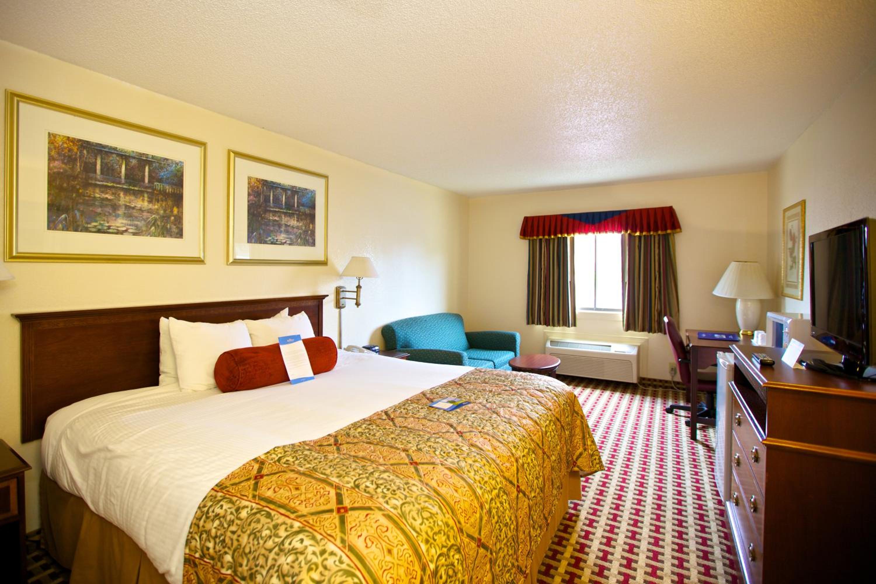 King Room - Non-Smoking - Photo 2