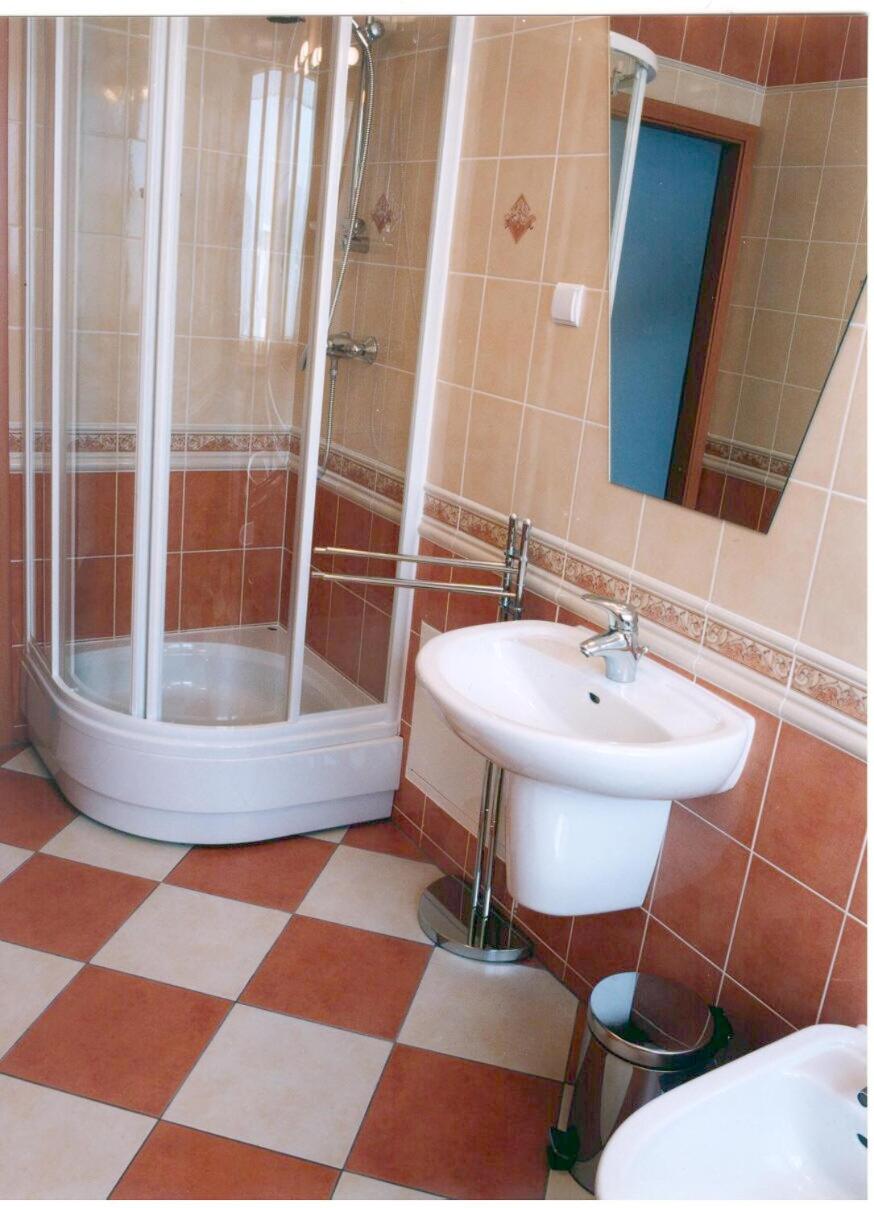 One-Bedroom Apartment - Photo 3