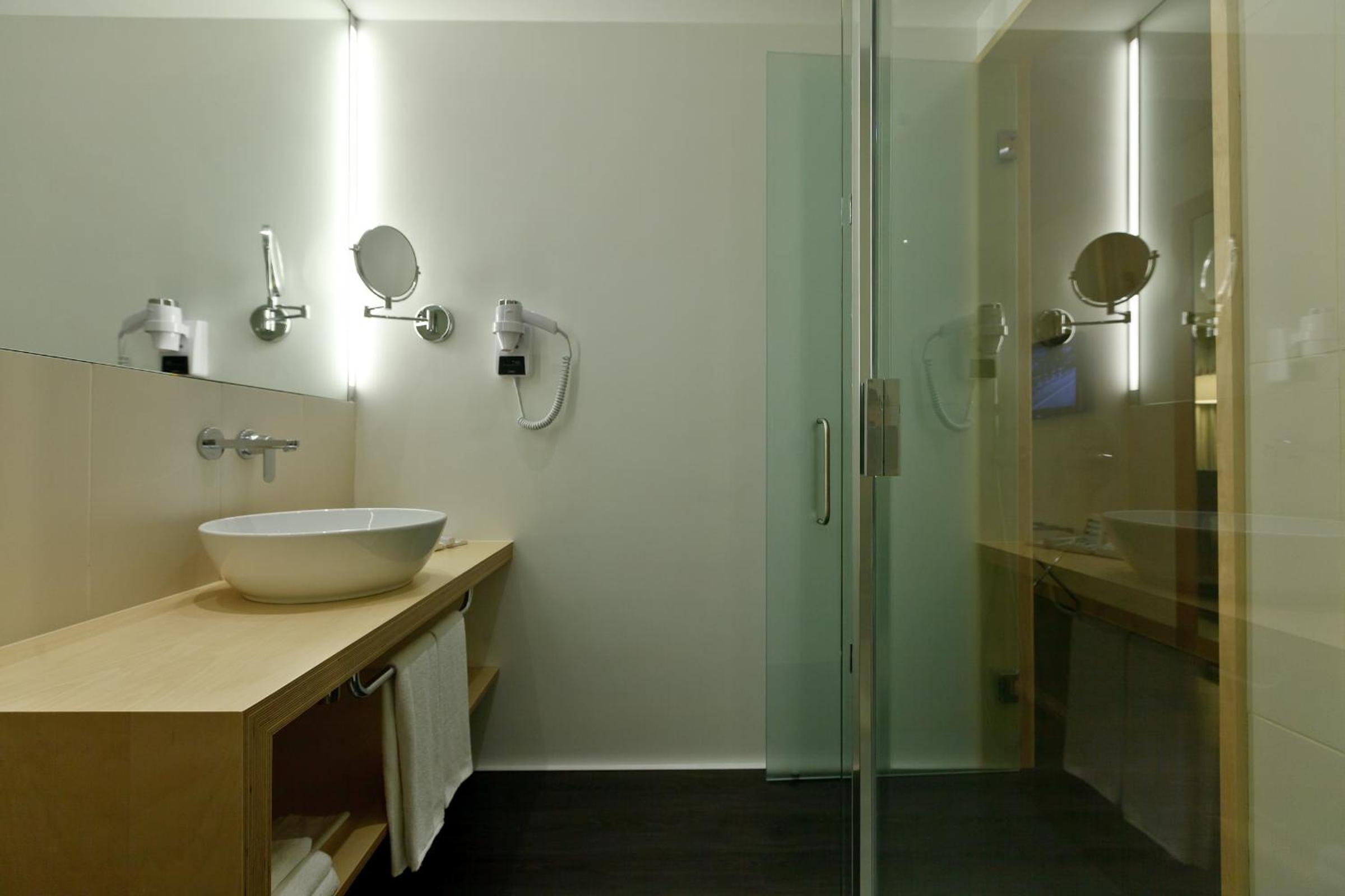 Superior Double Room with Balcony - Photo 8