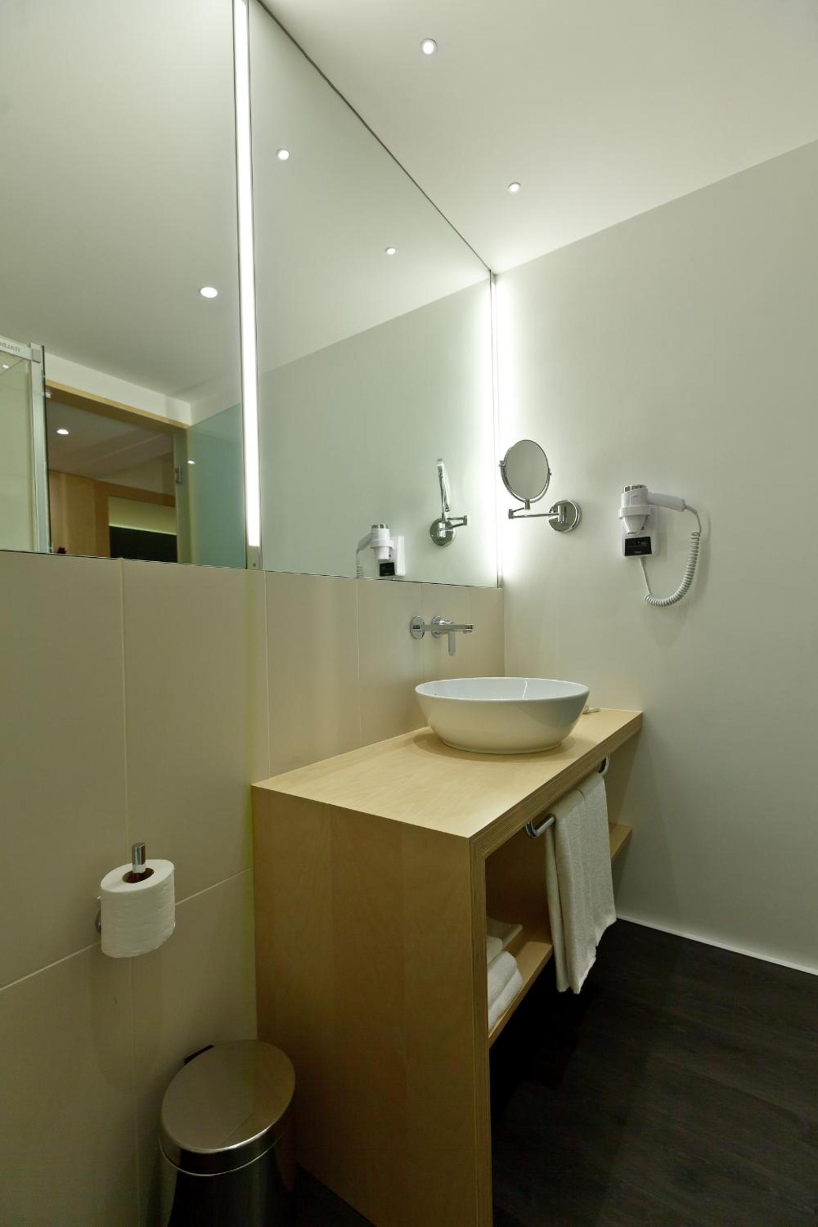 Superior Double Room with Balcony - Photo 4