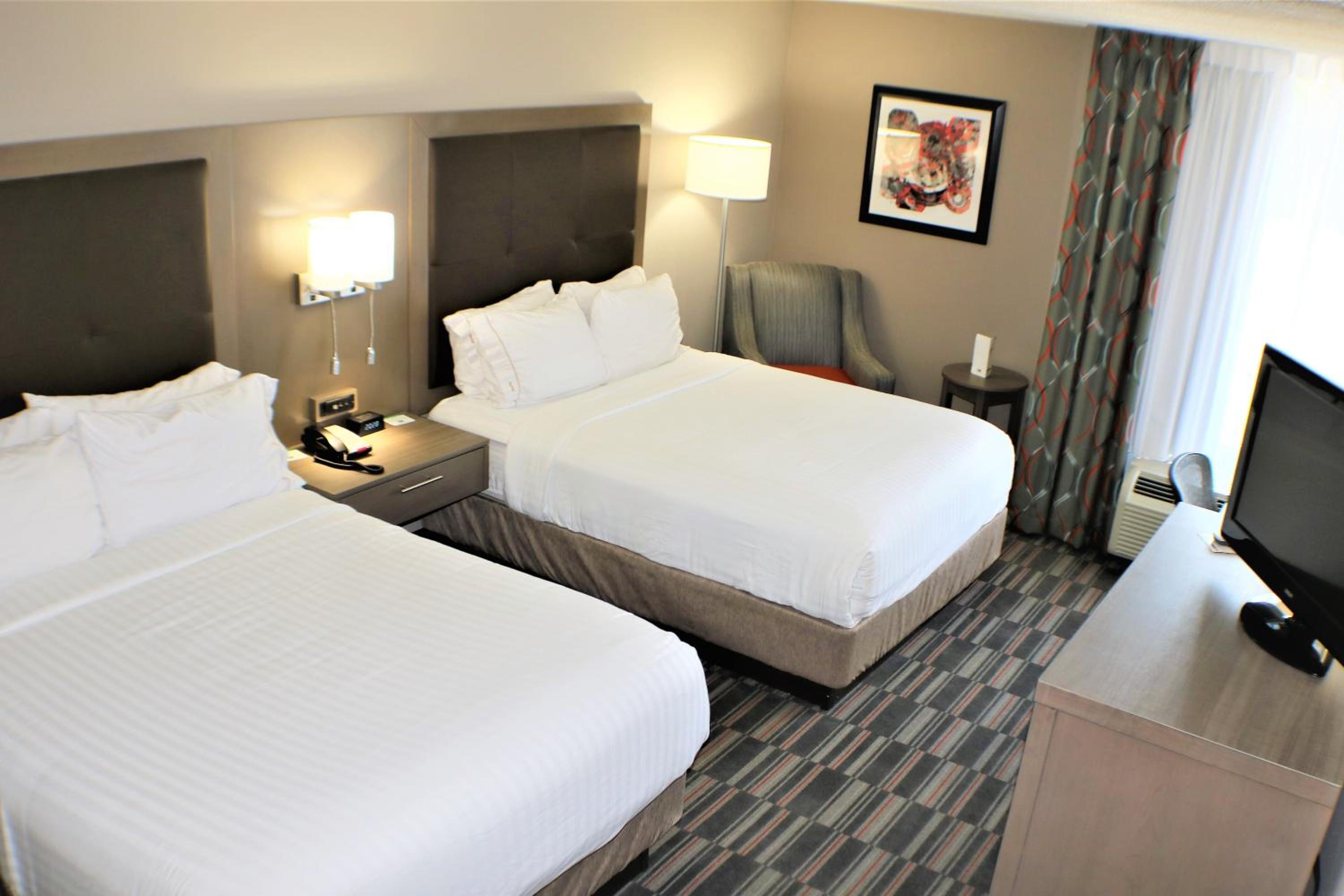 Standard Room with Two Queen Beds photo 1