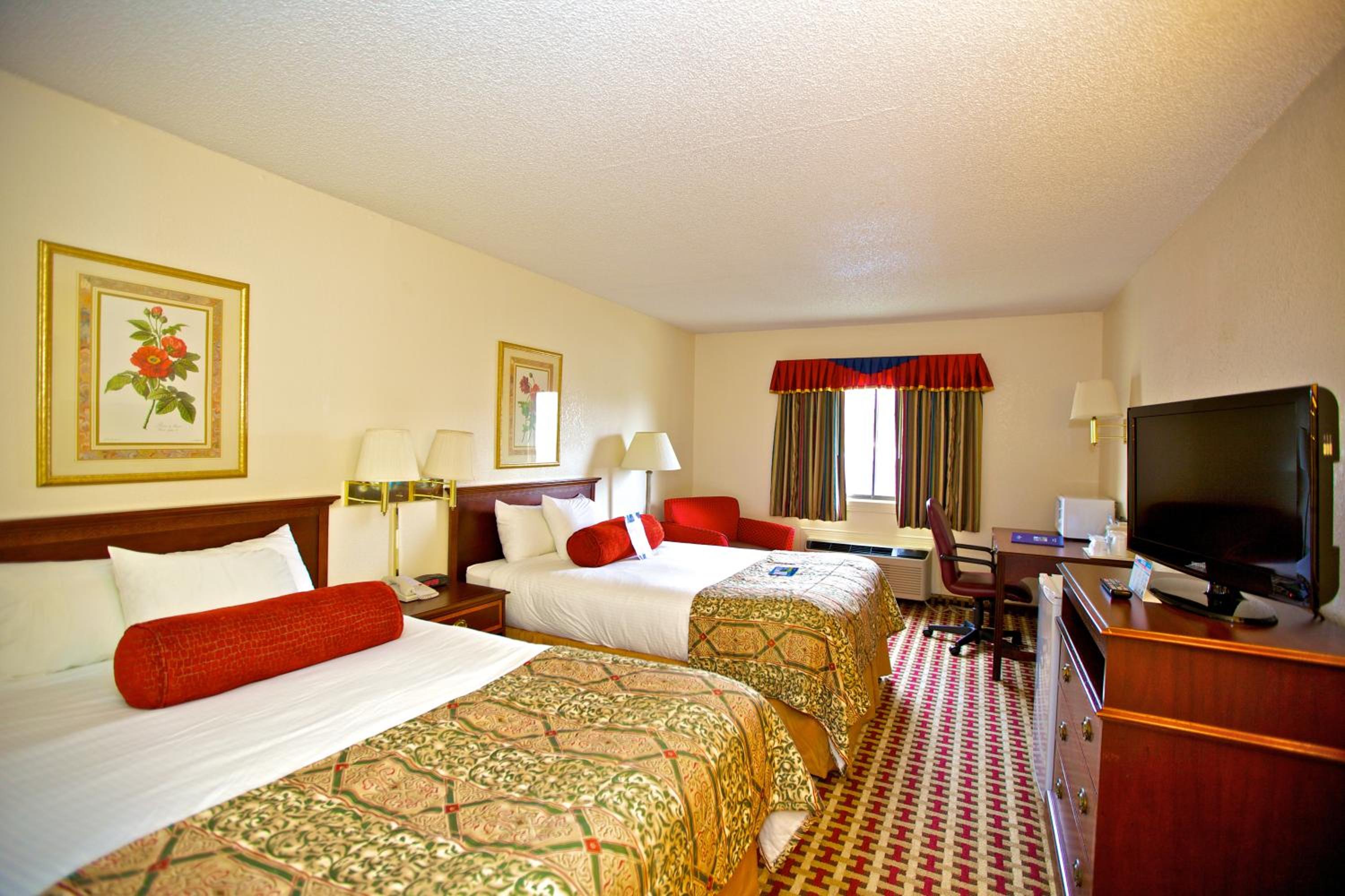 Standard Room with Two Double Beds - Non-Smoking - Photo 4