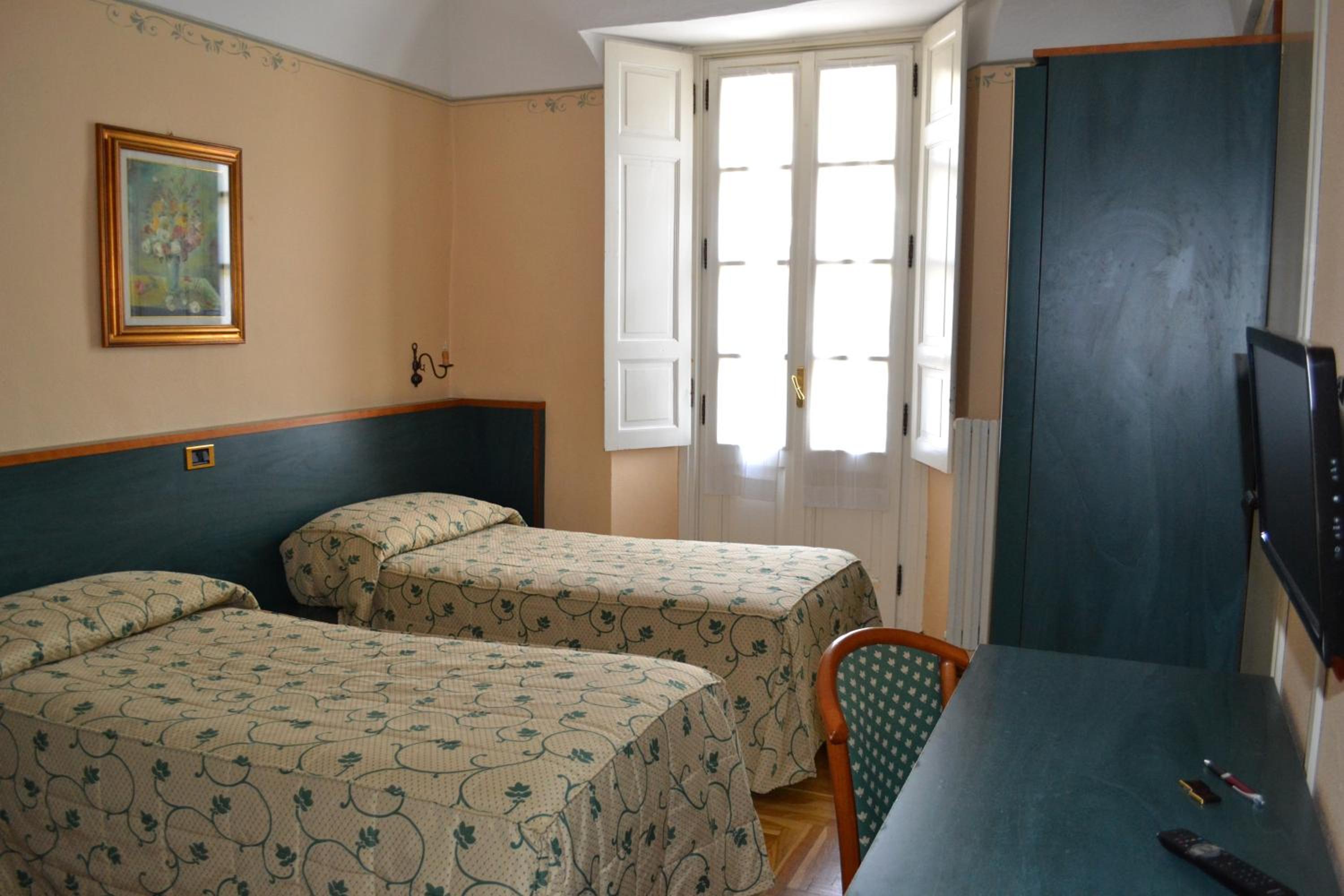 Double or Twin Room photo 3