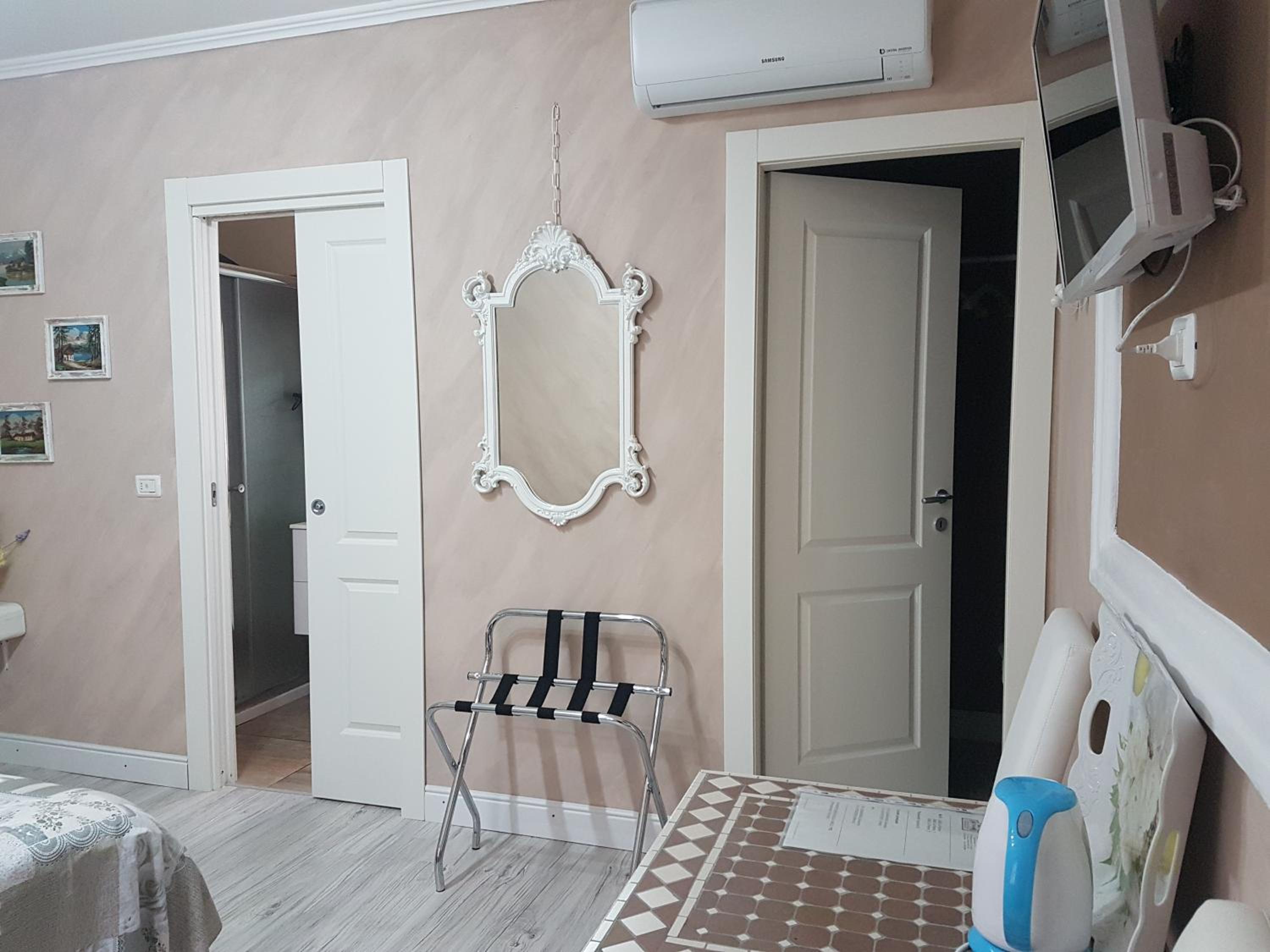 Double Room with Private Bathroom photo 2