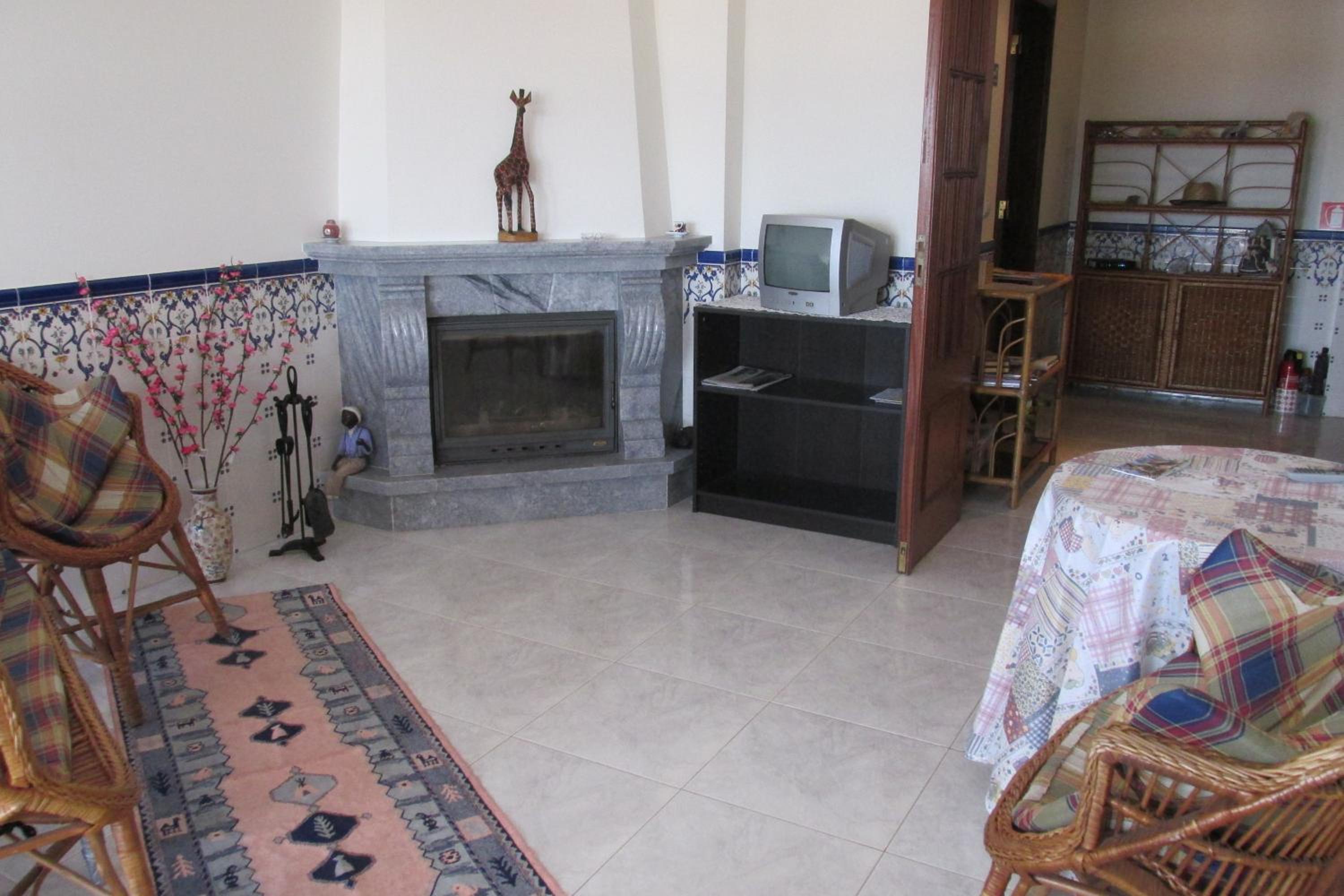 Family Room With Shared Bathroom photo 2