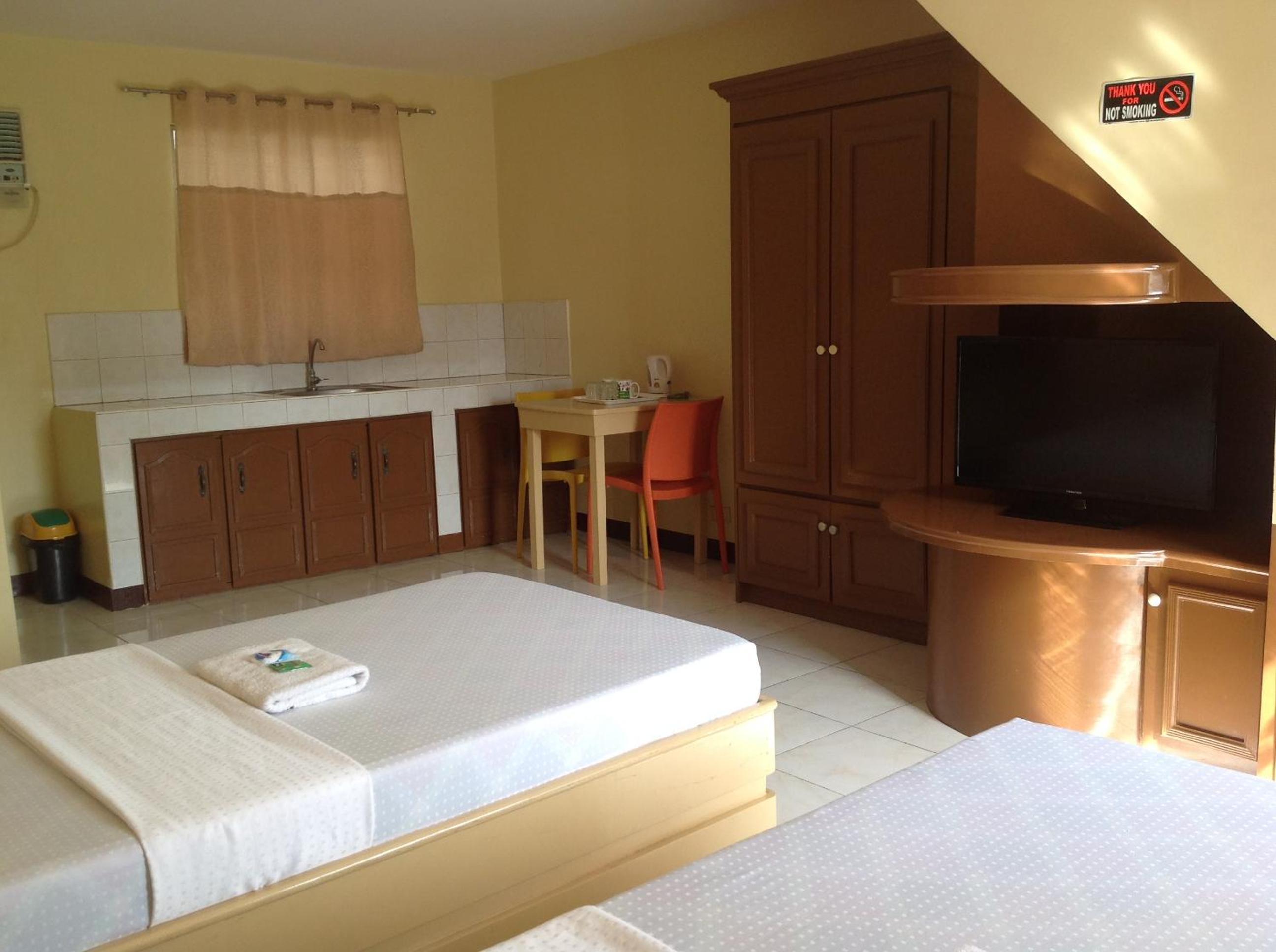 Deluxe Double Room (2 Adults + 1 Child) photo 2