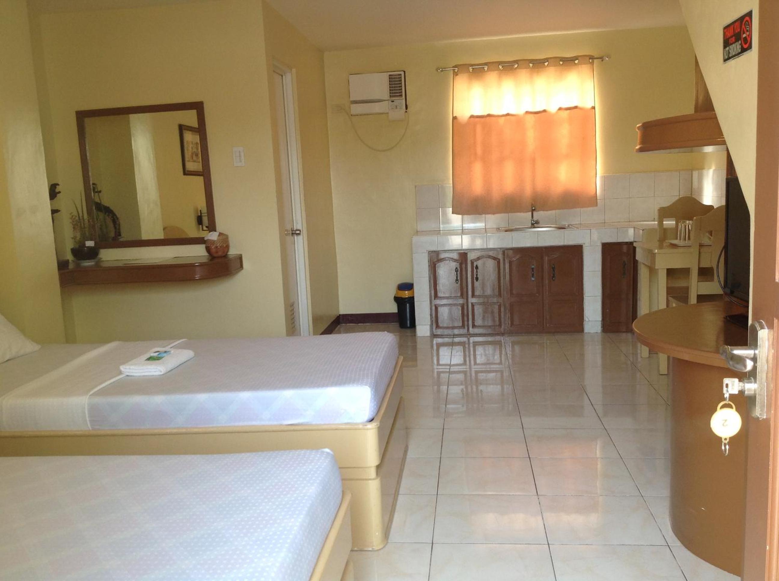 Deluxe Double Room (2 Adults + 1 Child) photo 3