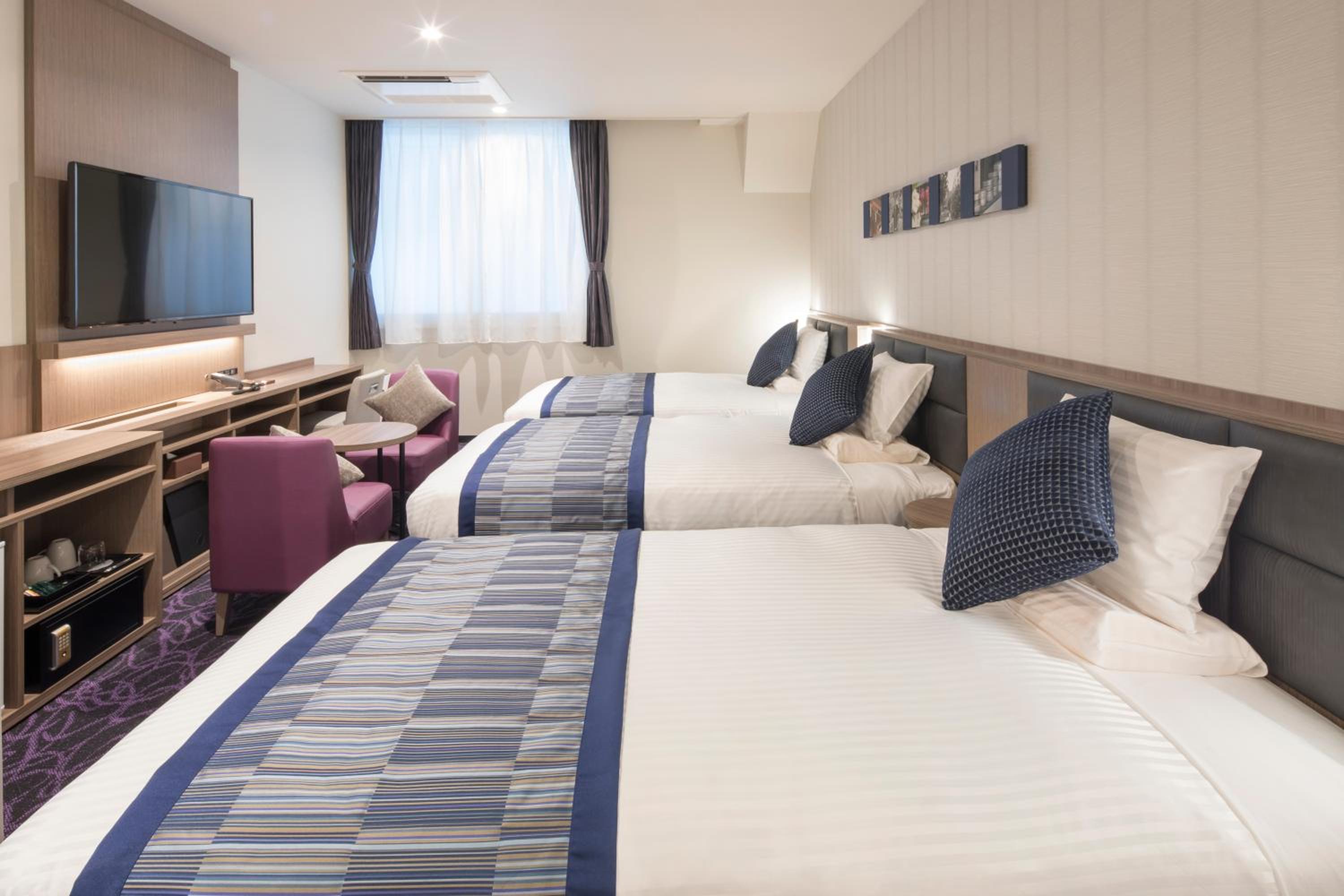 Superior Triple Room - Non Smoking - House Keeping is Optional with Additional Cost photo 2