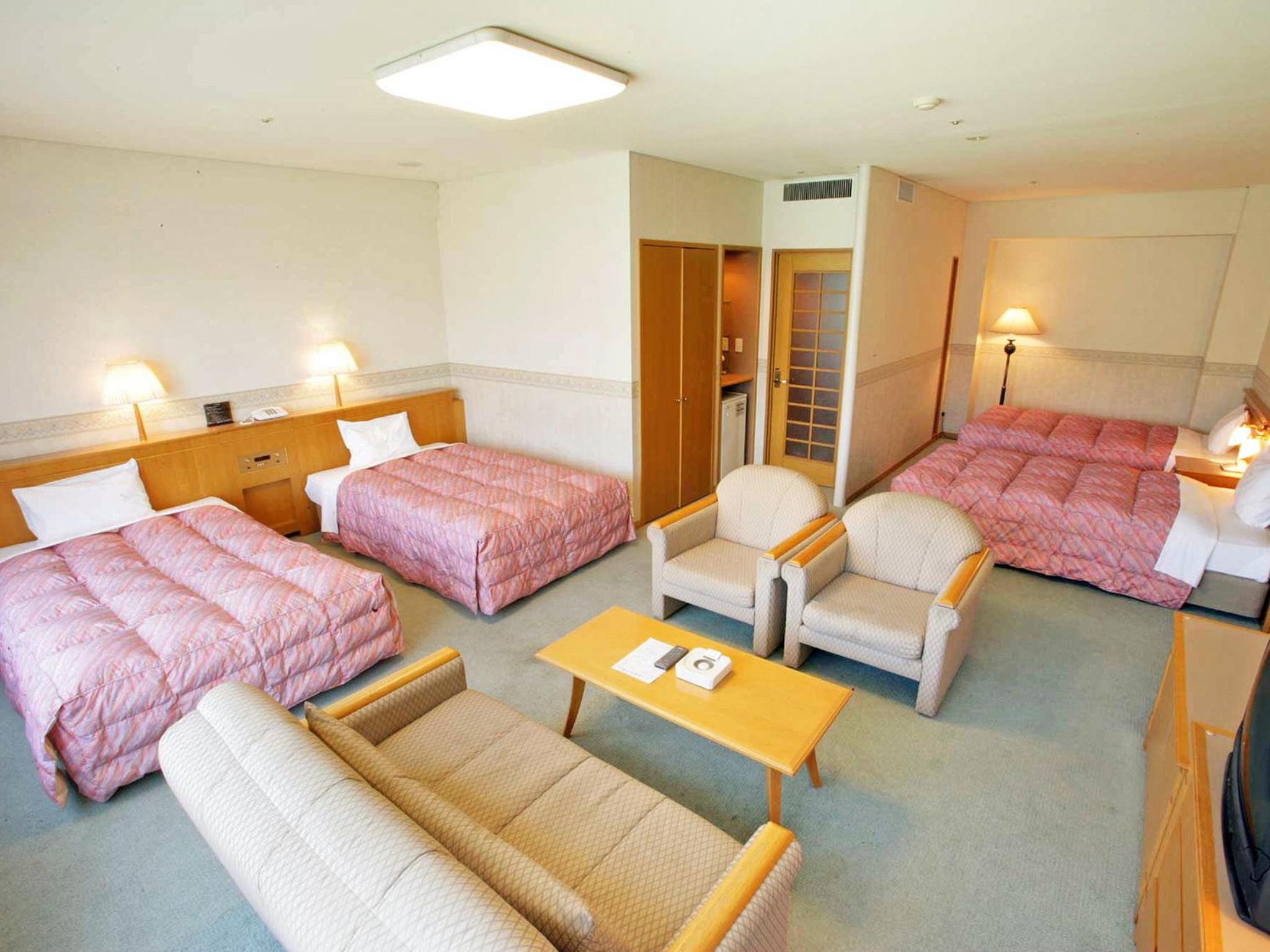 Deluxe Family Room - North Wing
