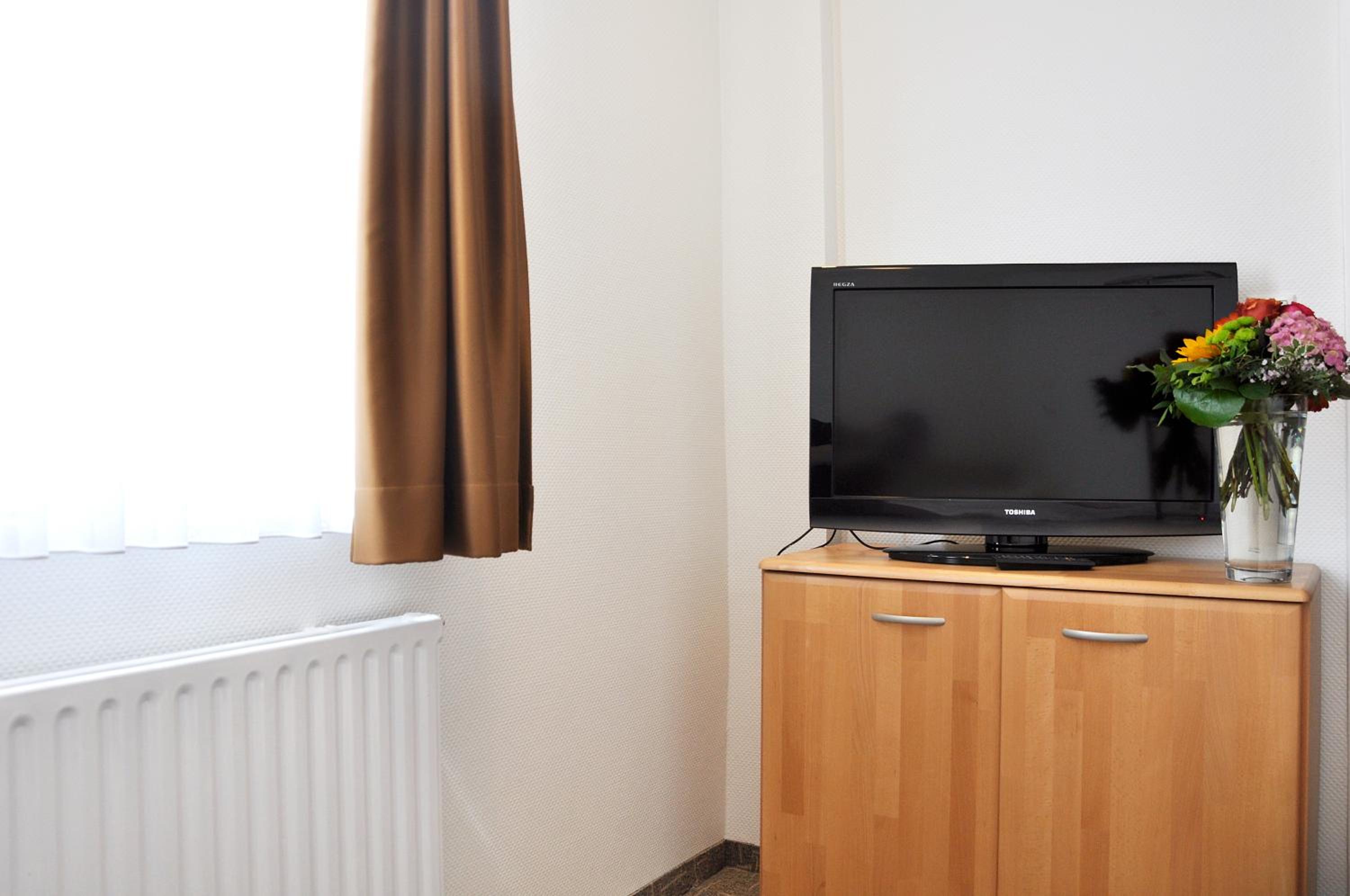 Family Room - Photo 6