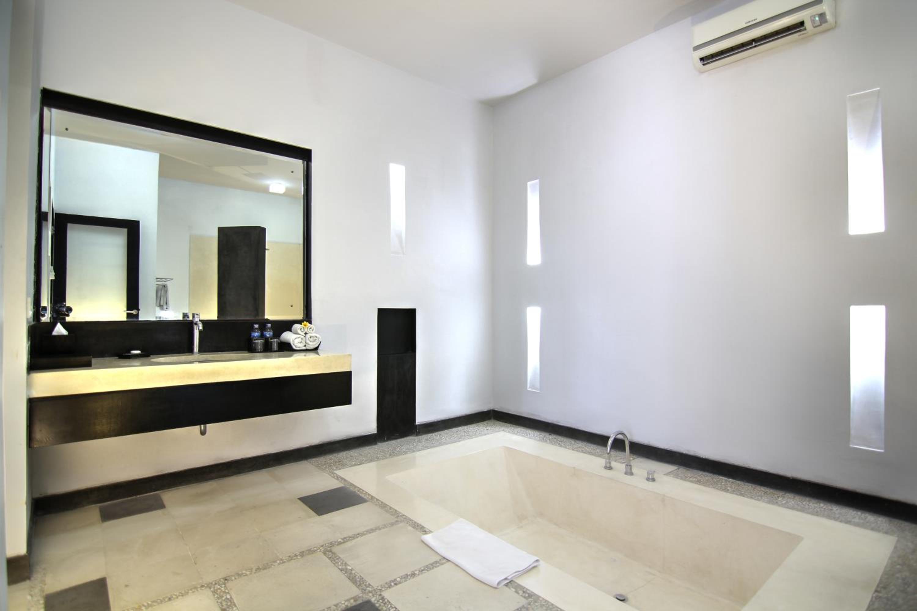 Two-Bedroom Villa with Private Pool - Photo 12