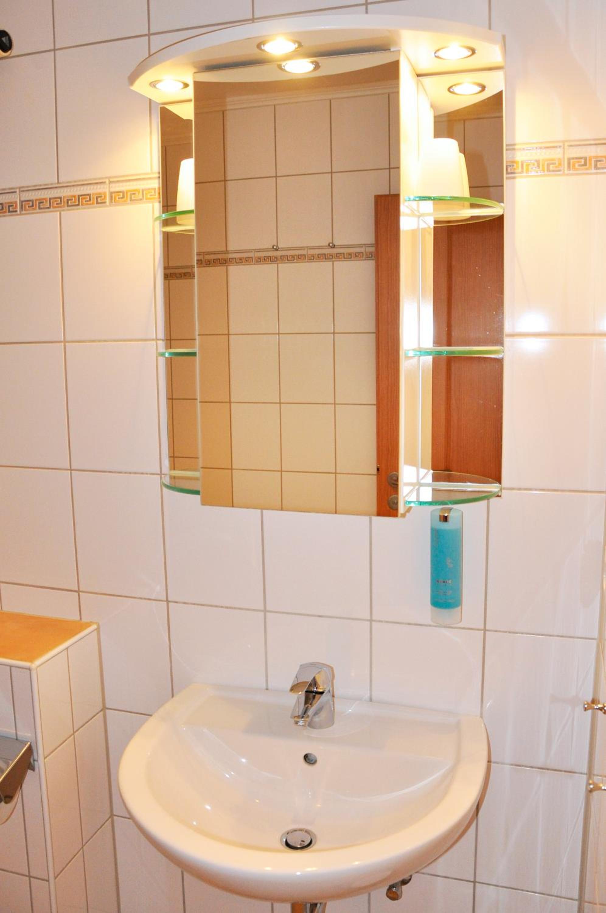 Large Double Room - Photo 6