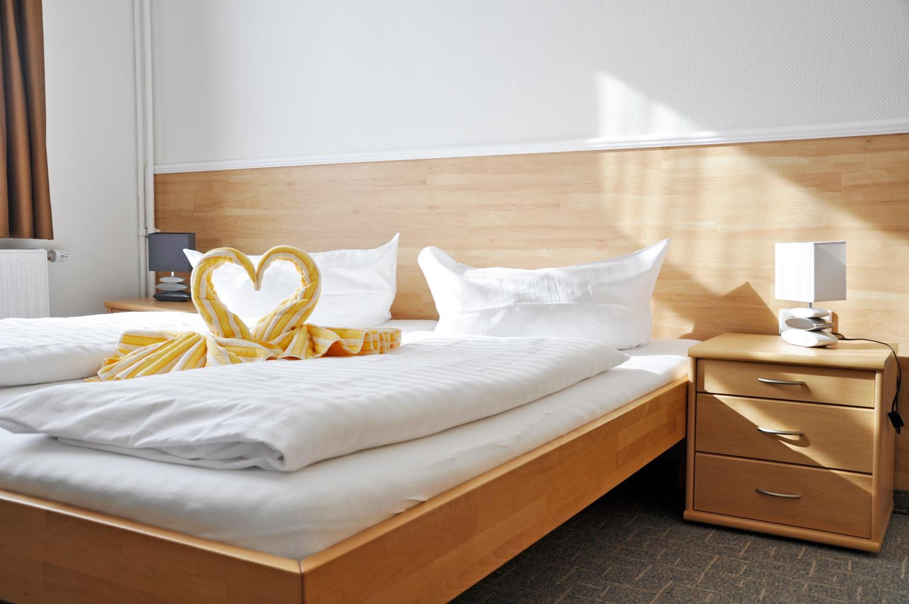 Large Double Room - Photo 1