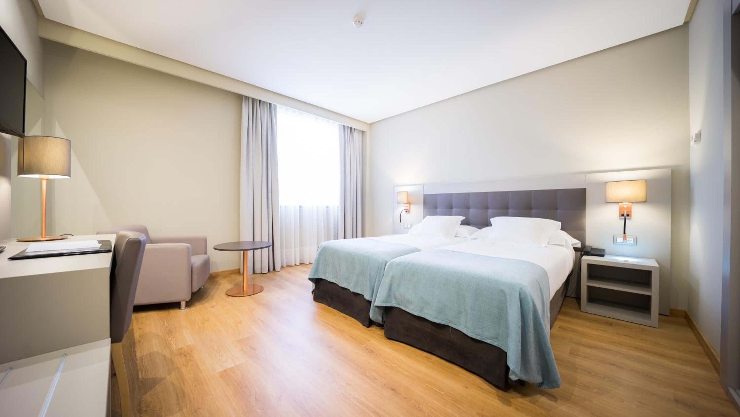 Standard Twin Room - Photo 1