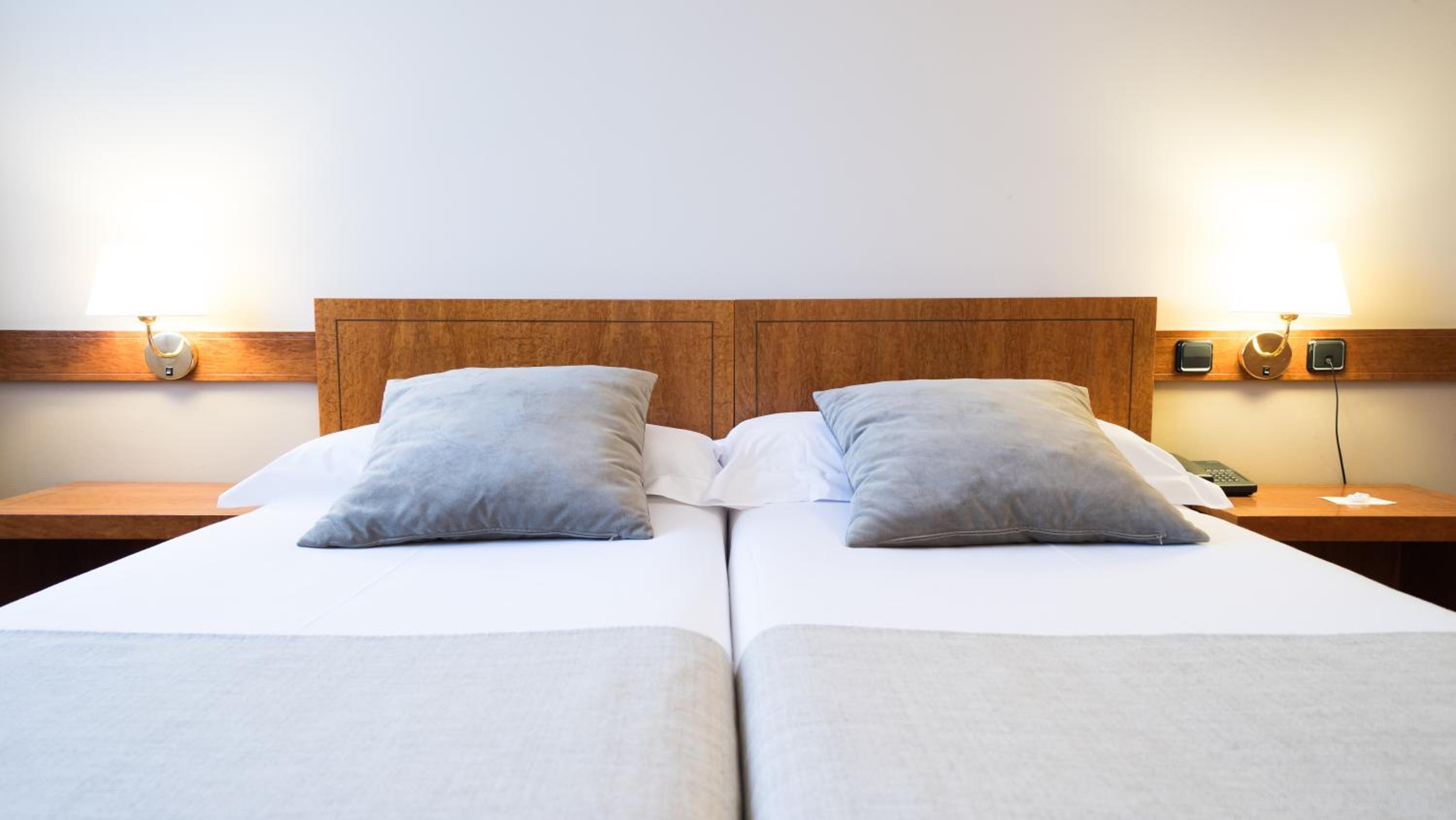 Standard Twin Room - Photo 5