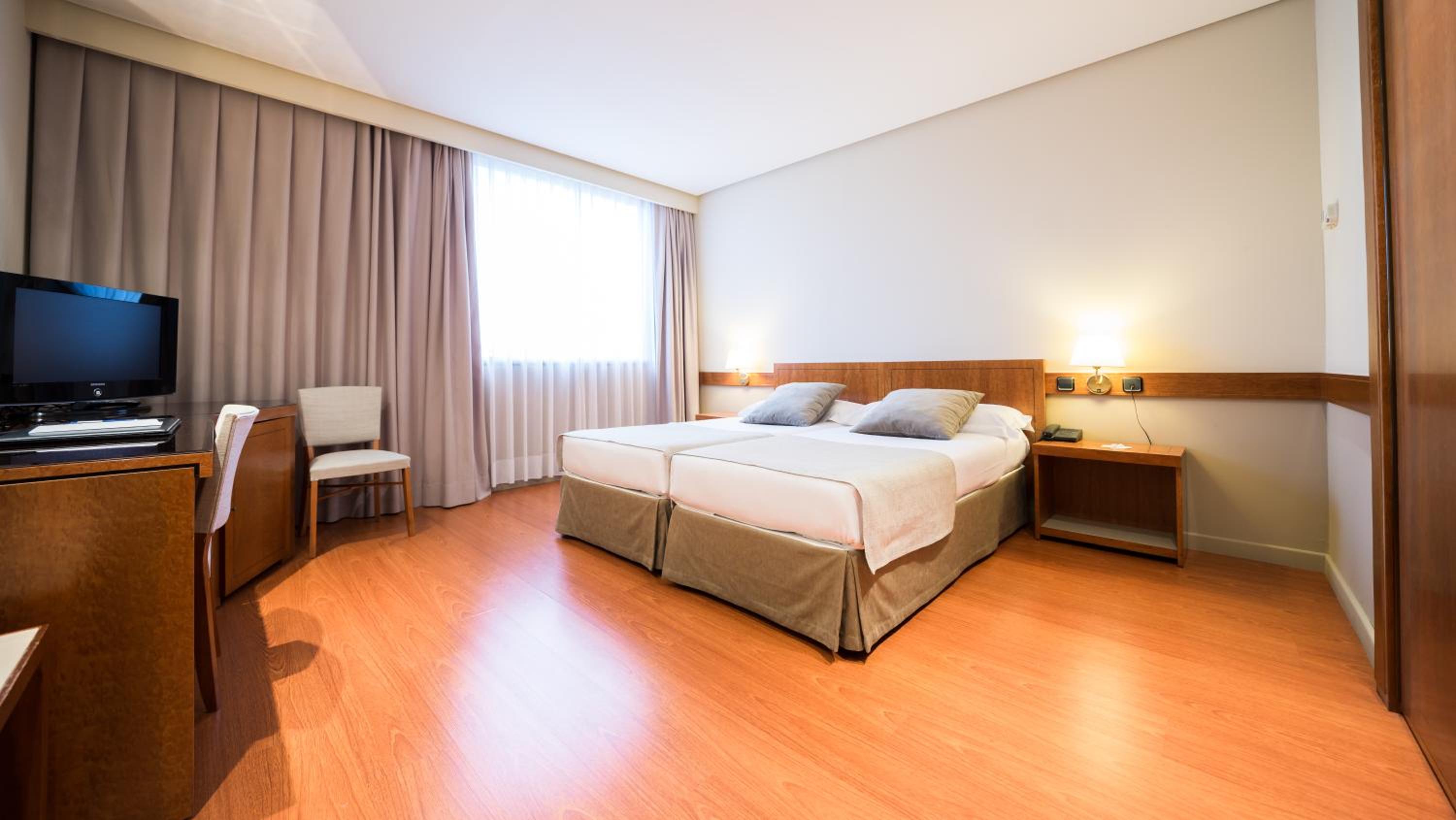 Standard Twin Room - Photo 4