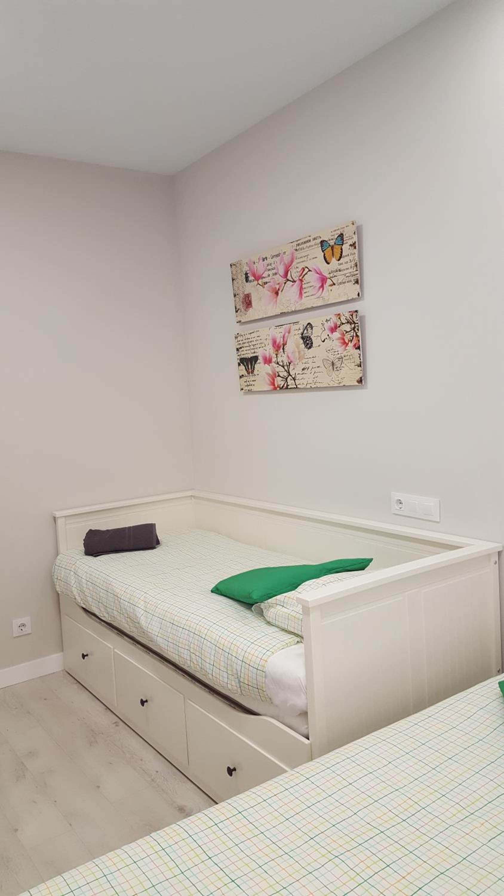 Three-Bedroom Apartment with 2 Bathrooms - Photo 8
