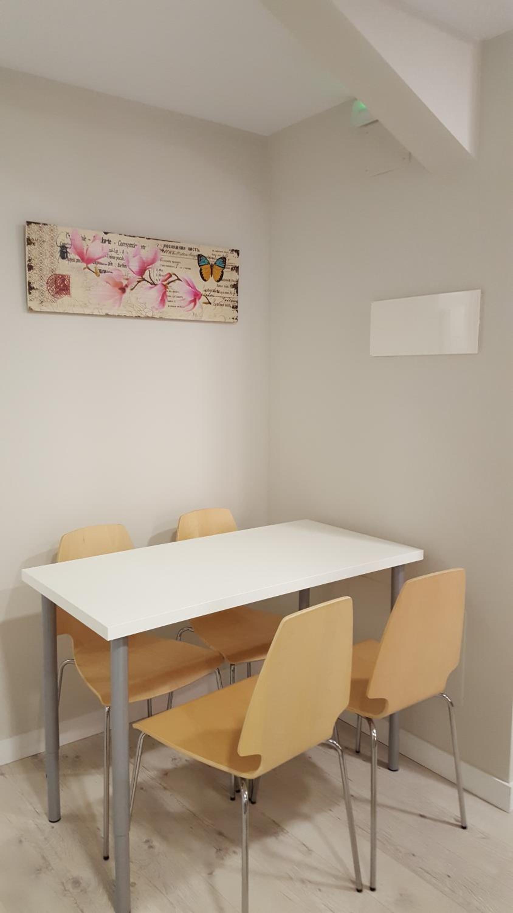 Three-Bedroom Apartment with 2 Bathrooms - Photo 17