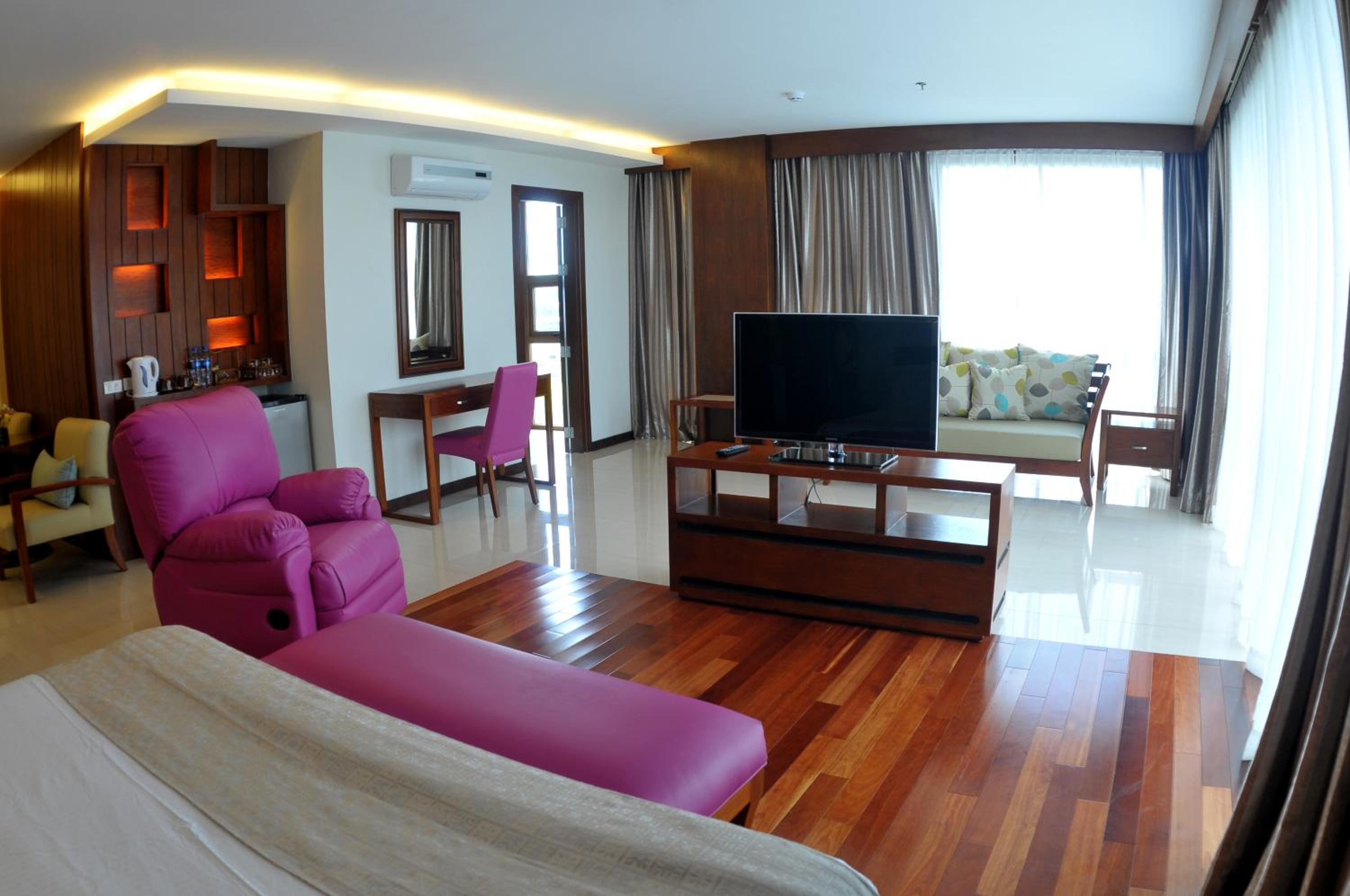 Presidential Suite with Bathtub