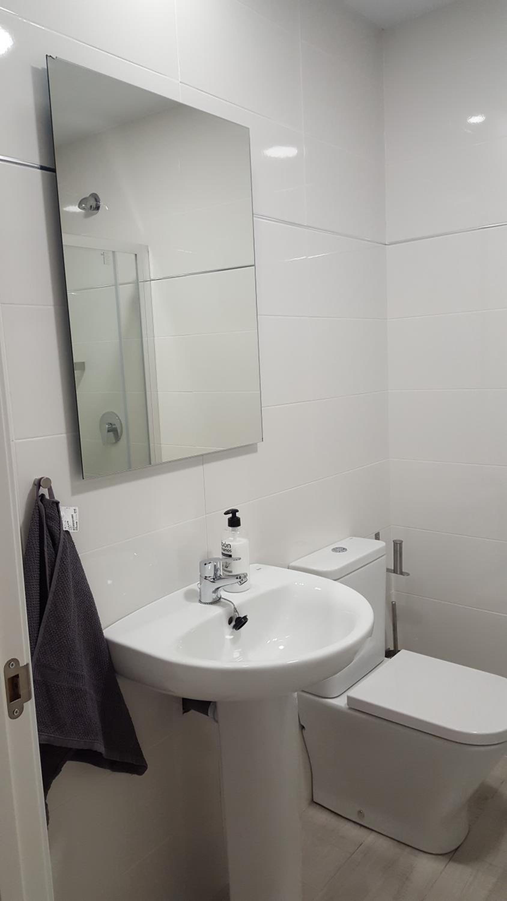 Three-Bedroom Apartment with 2 Bathrooms - Photo 25