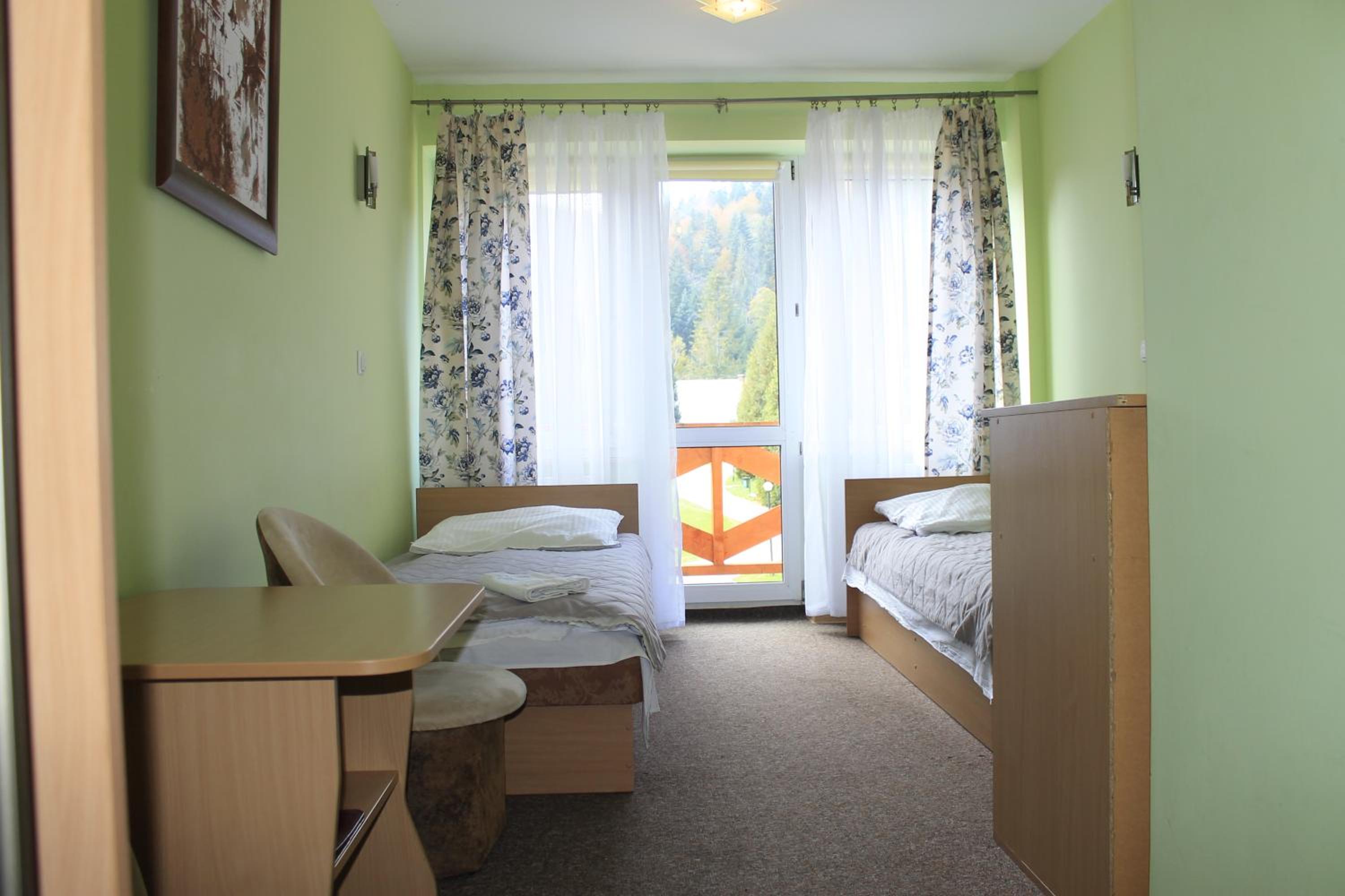 Standard Twin Room with Mountain View photo 2