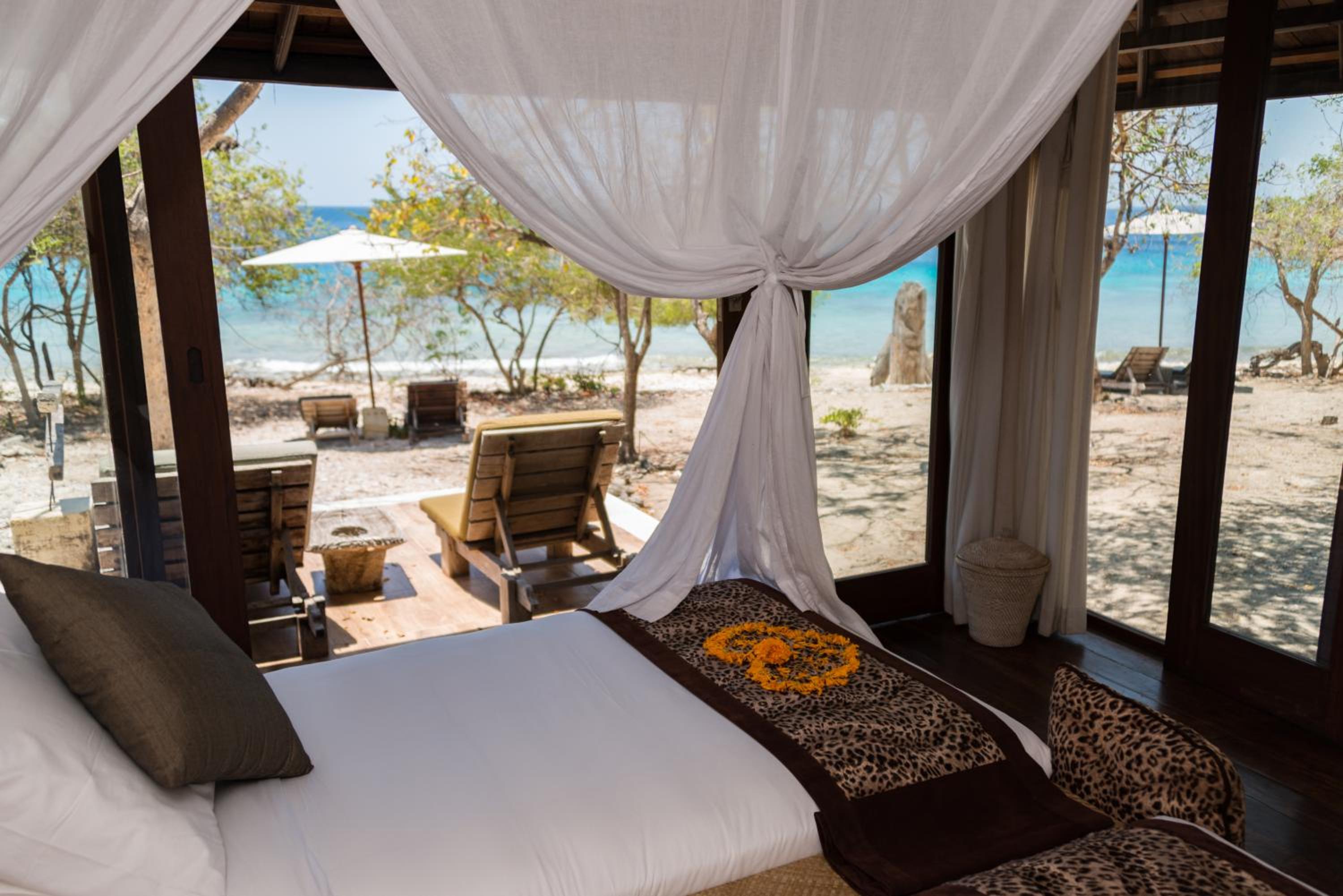 Two Bedroom Beachfront Villa - Photo 13