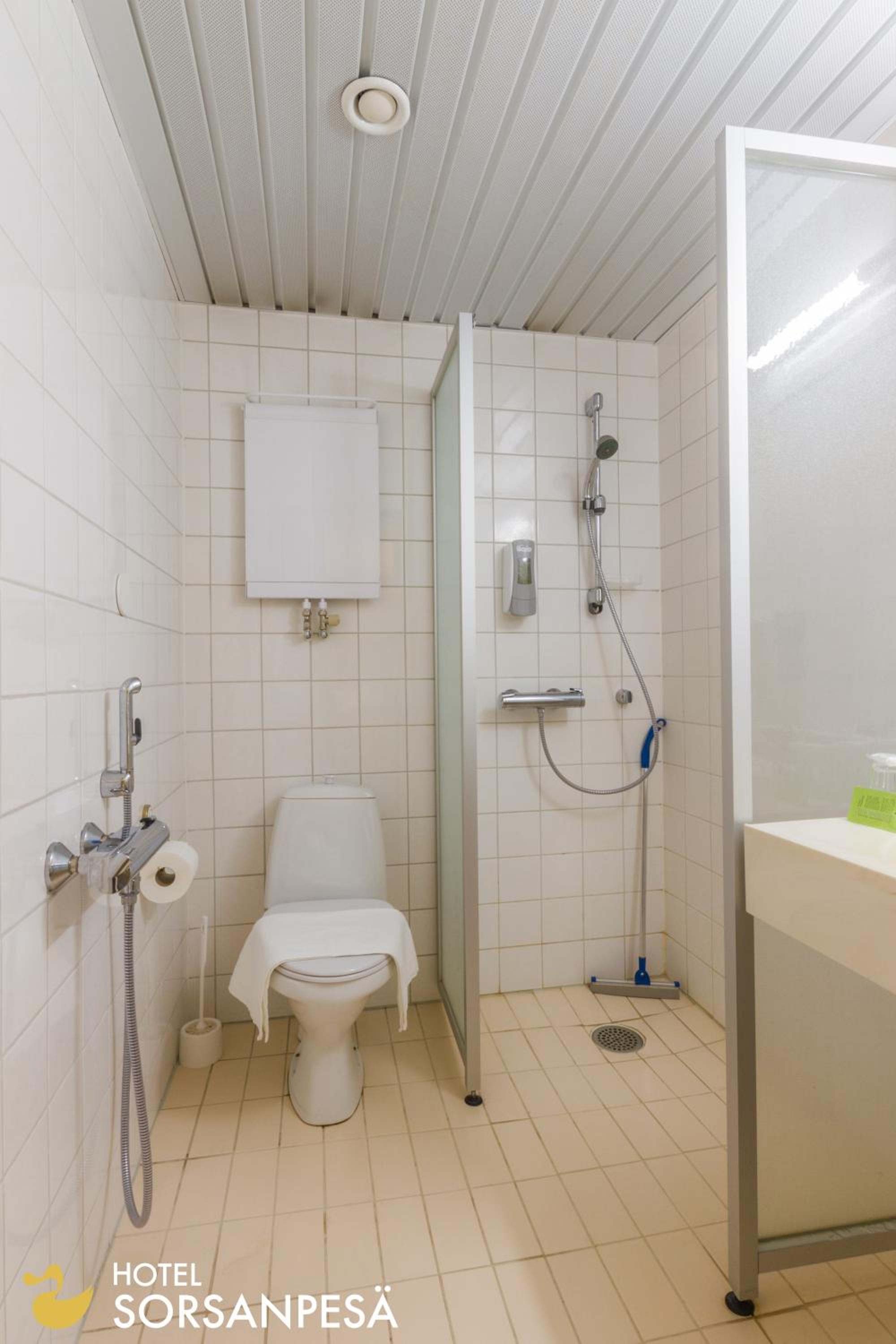 Standard Twin Room - Photo 5
