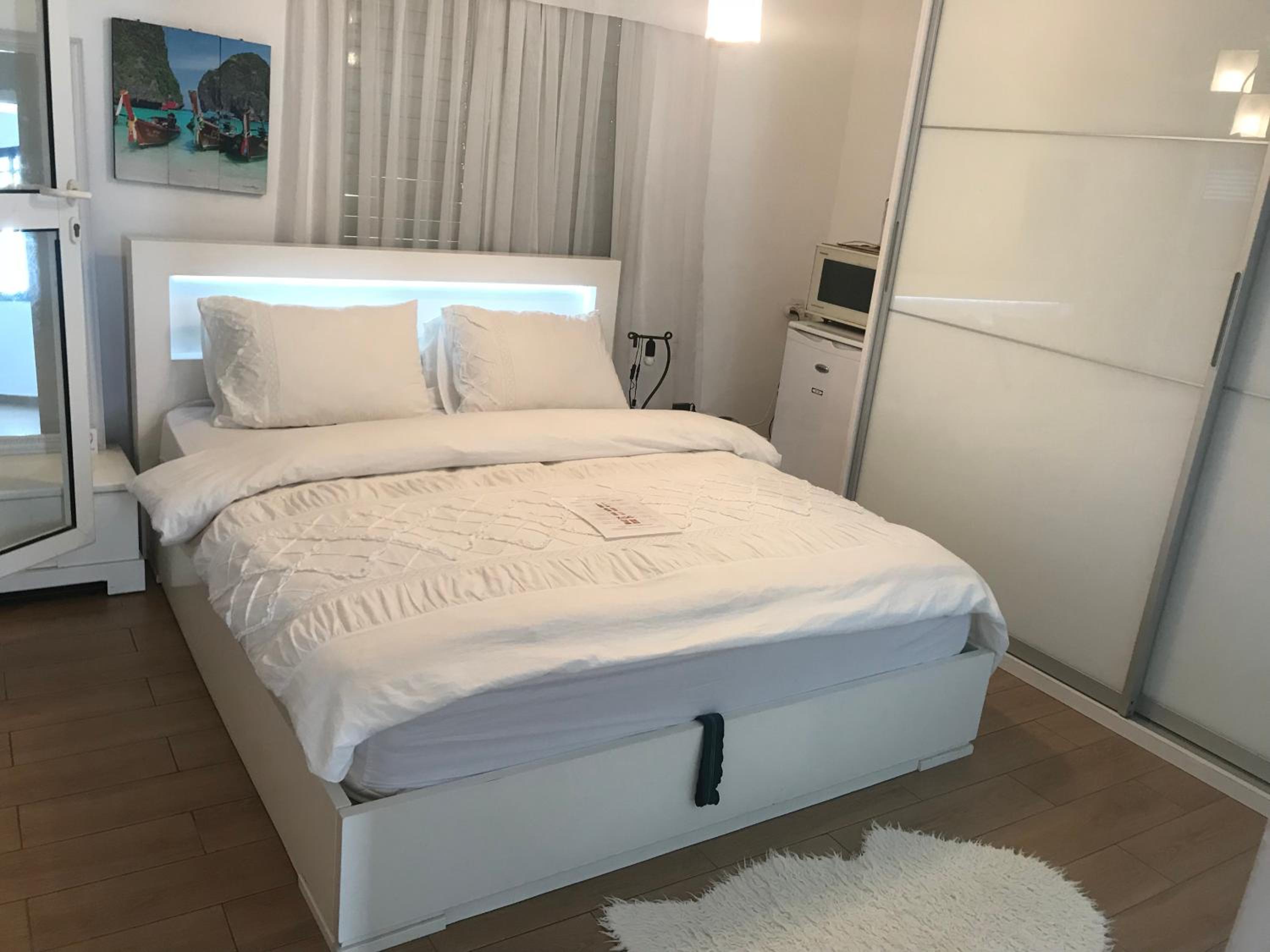 Double Room with Pool View - Photo 1