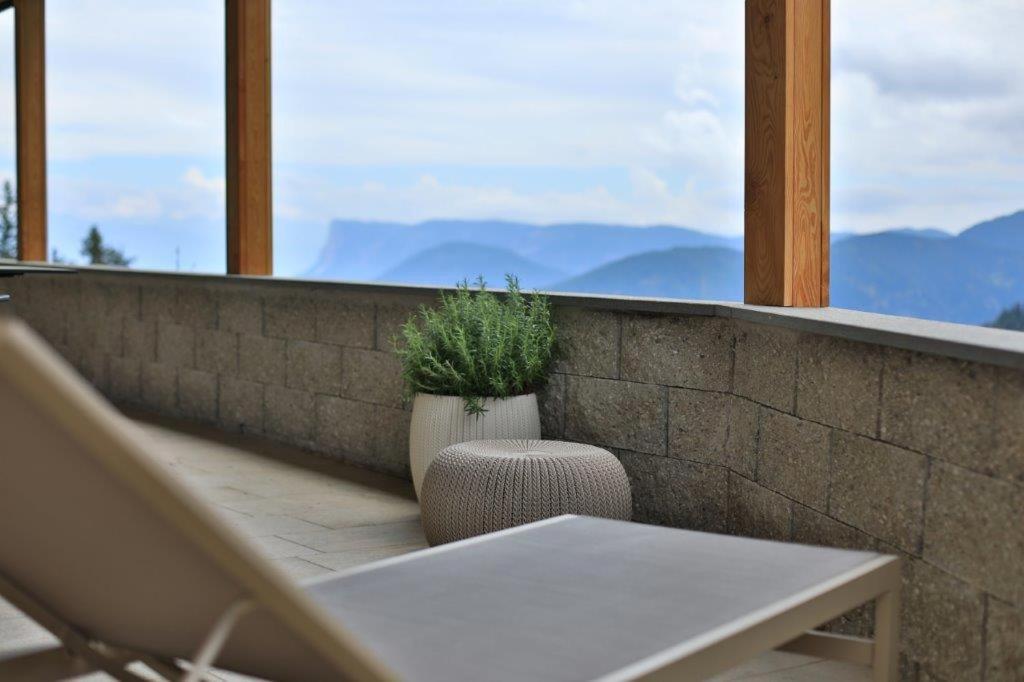 Apartment with Mountain View - Photo 4