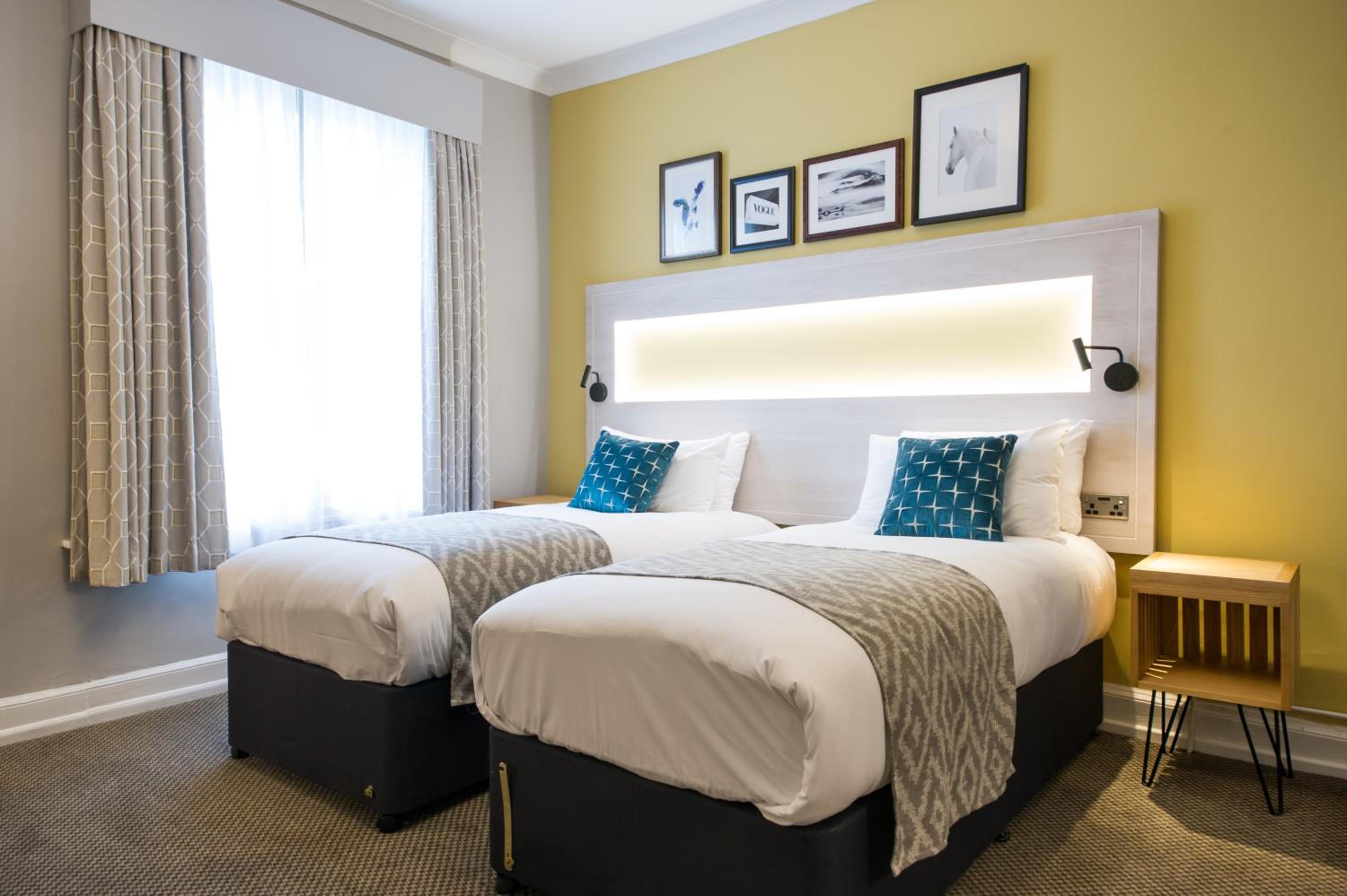 Standard Twin Room photo 2