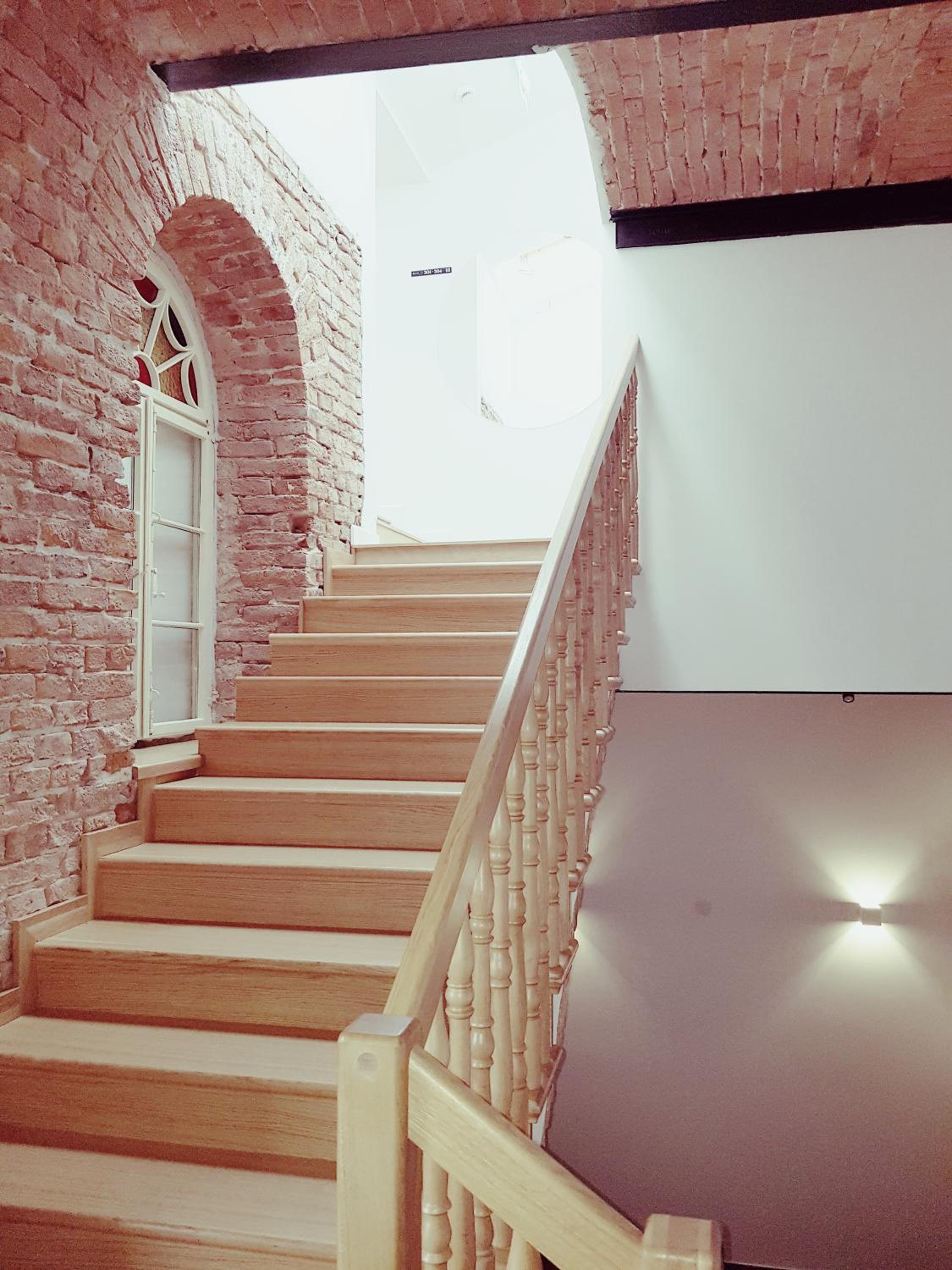 Room Attic - Photo 7