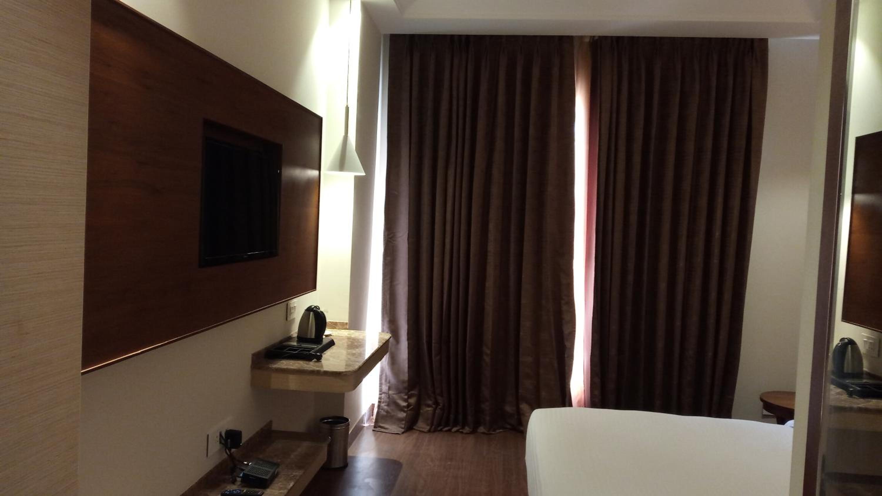 Deluxe Room With 20% Discount on Food - Photo 4