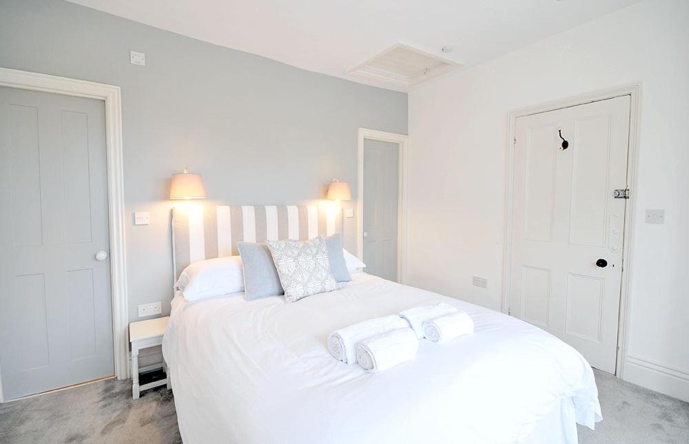 King Room with En Suite Shower photo 2