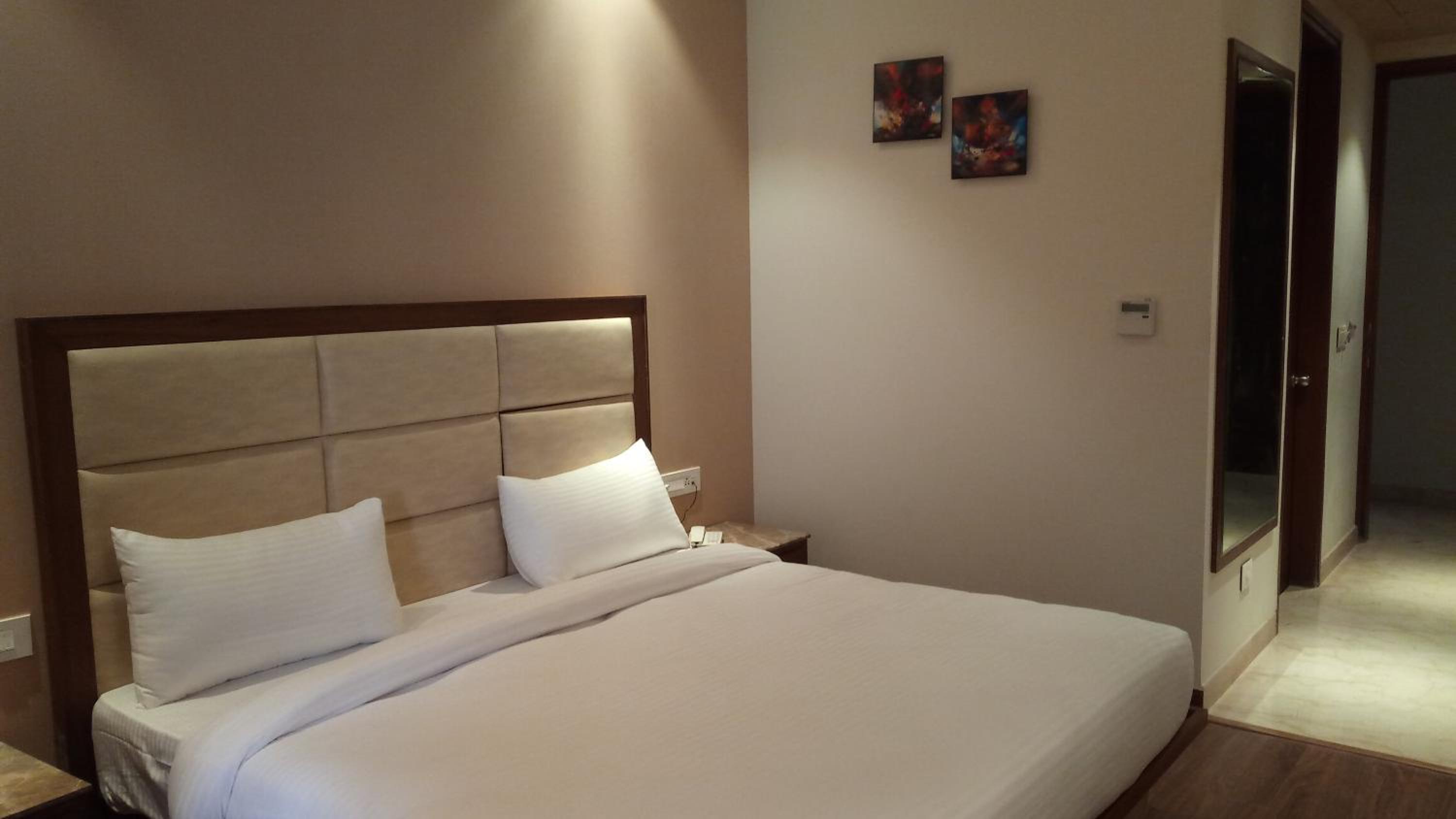 Deluxe Room With 20% Discount on Food - Photo 5