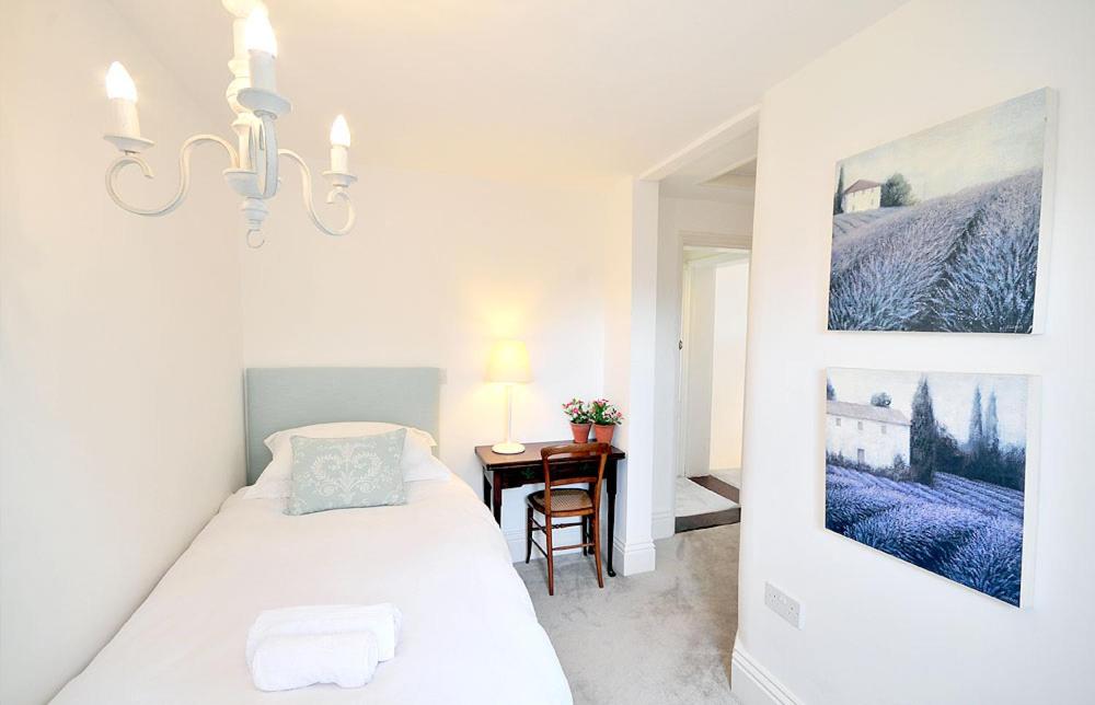 Single Room with En Suite Shower photo 3