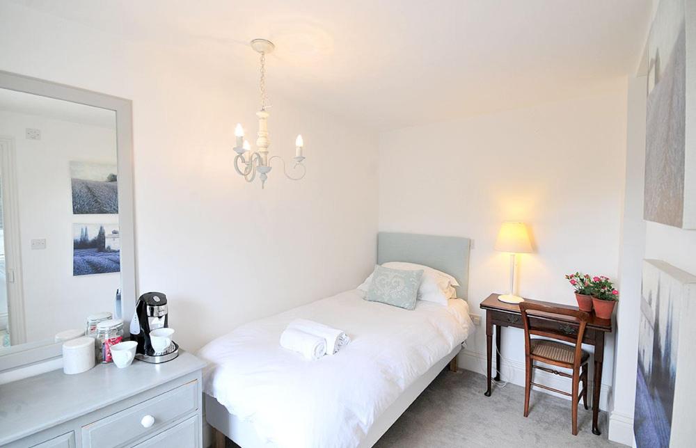 Single Room with En Suite Shower photo 1