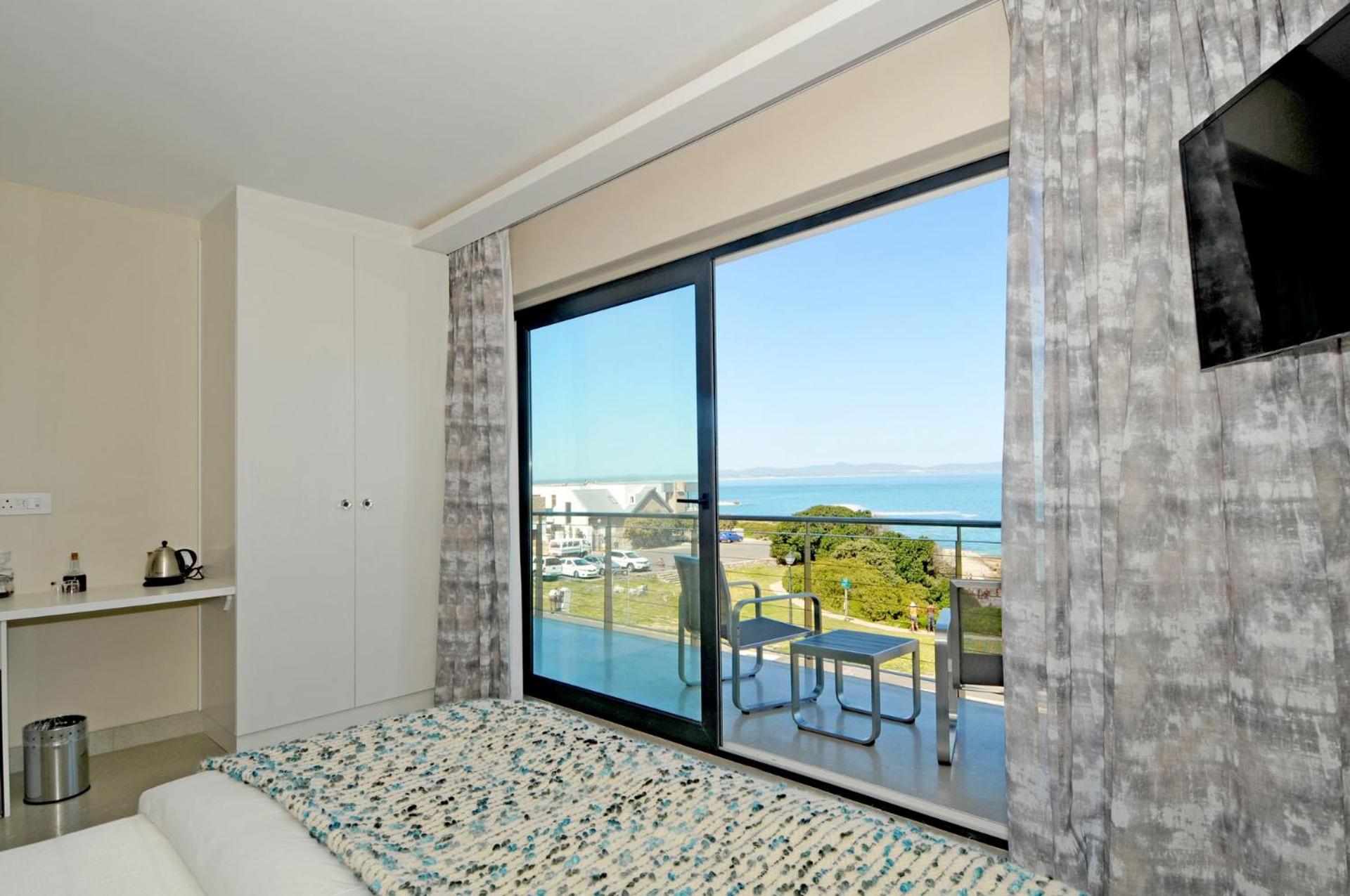 Deluxe Double Room with Balcony and Sea View - Photo 4