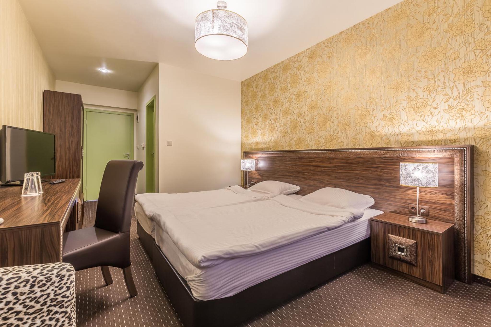 Double Room - Photo 5