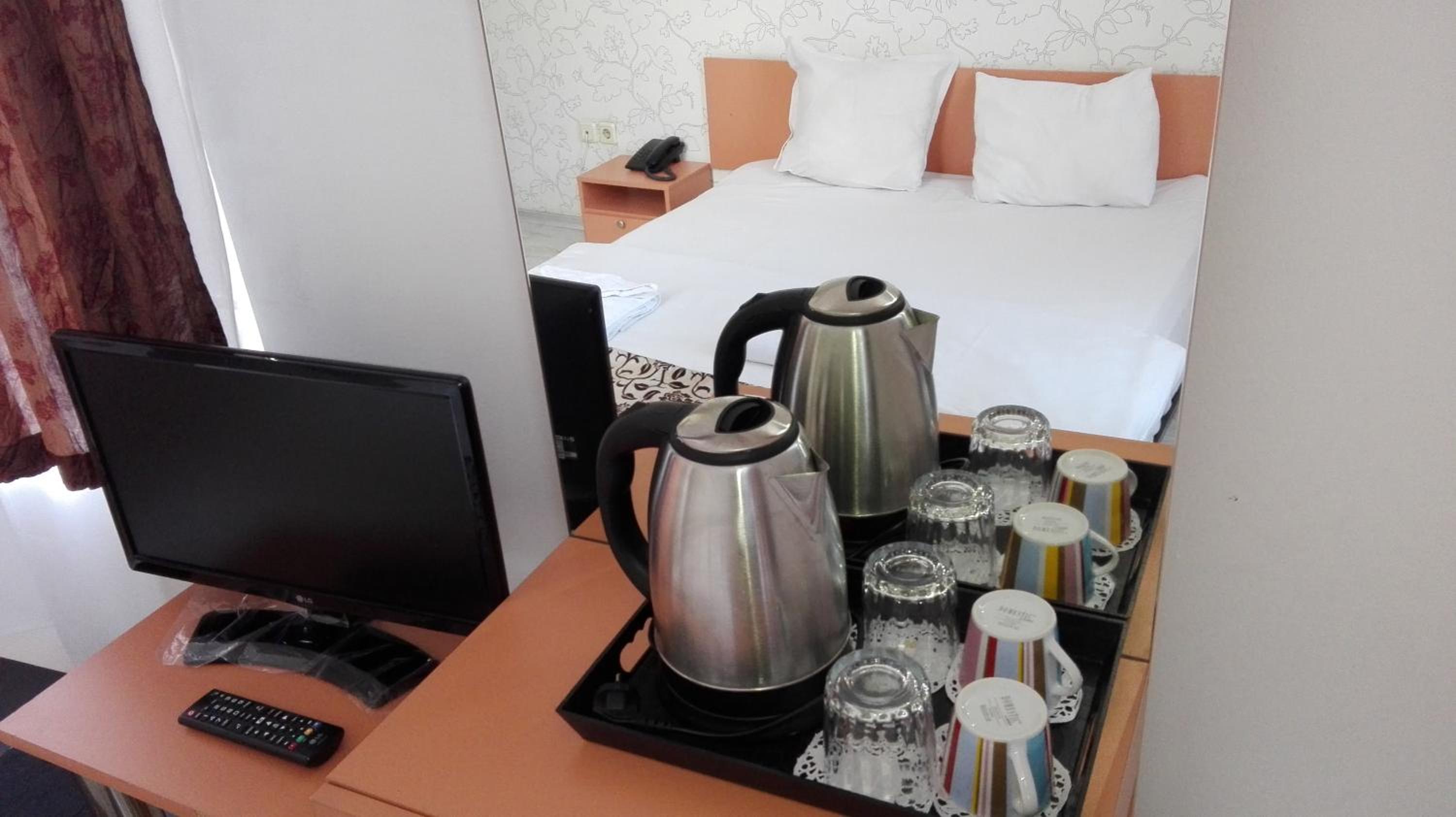 Double or Twin Room - Photo 9