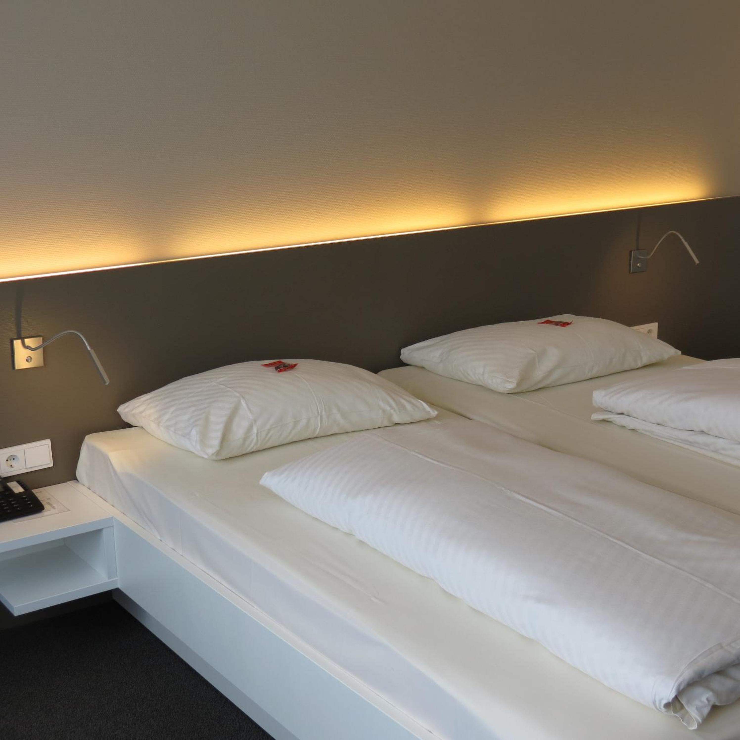 Standard Double Room - Photo 8