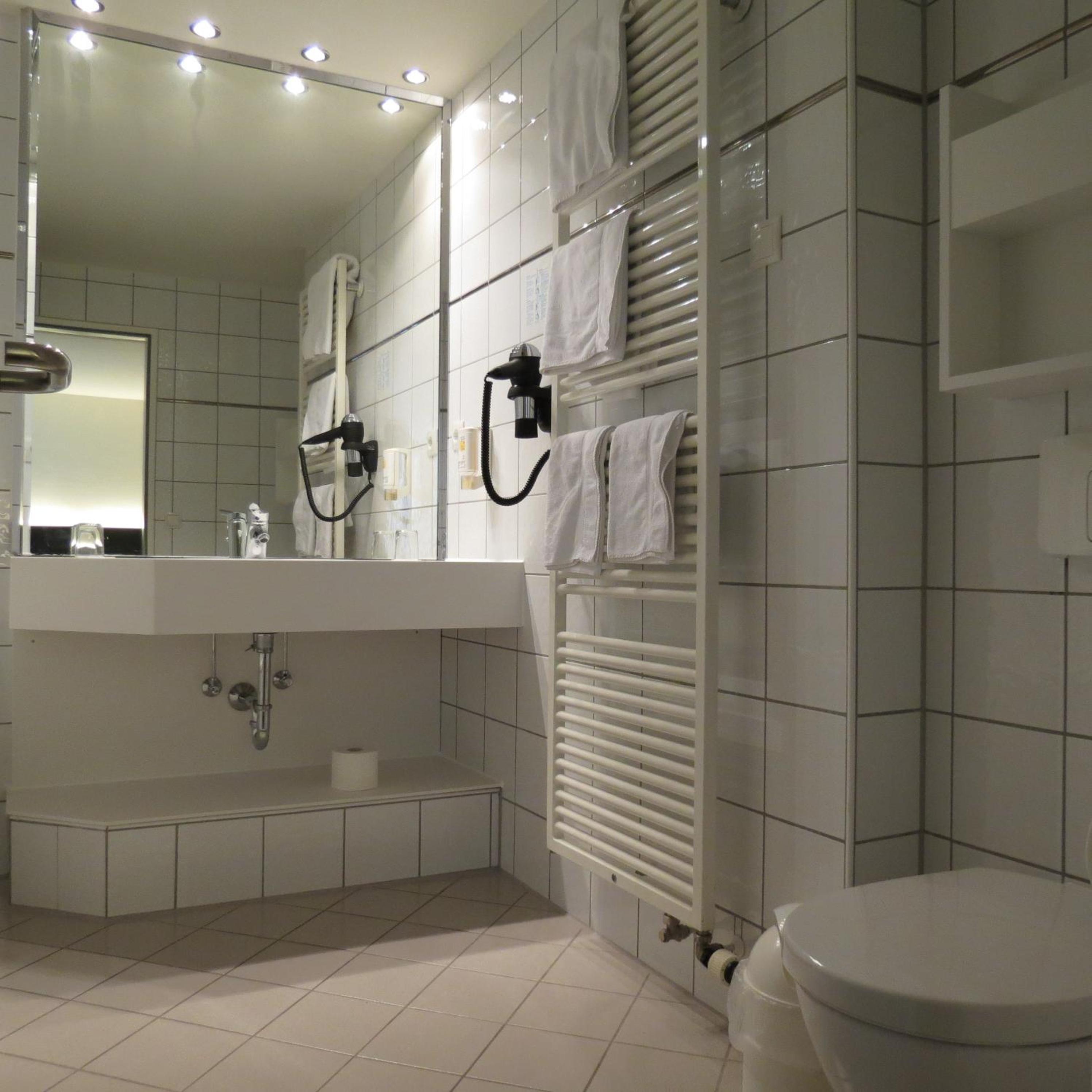 Standard Double Room - Photo 12
