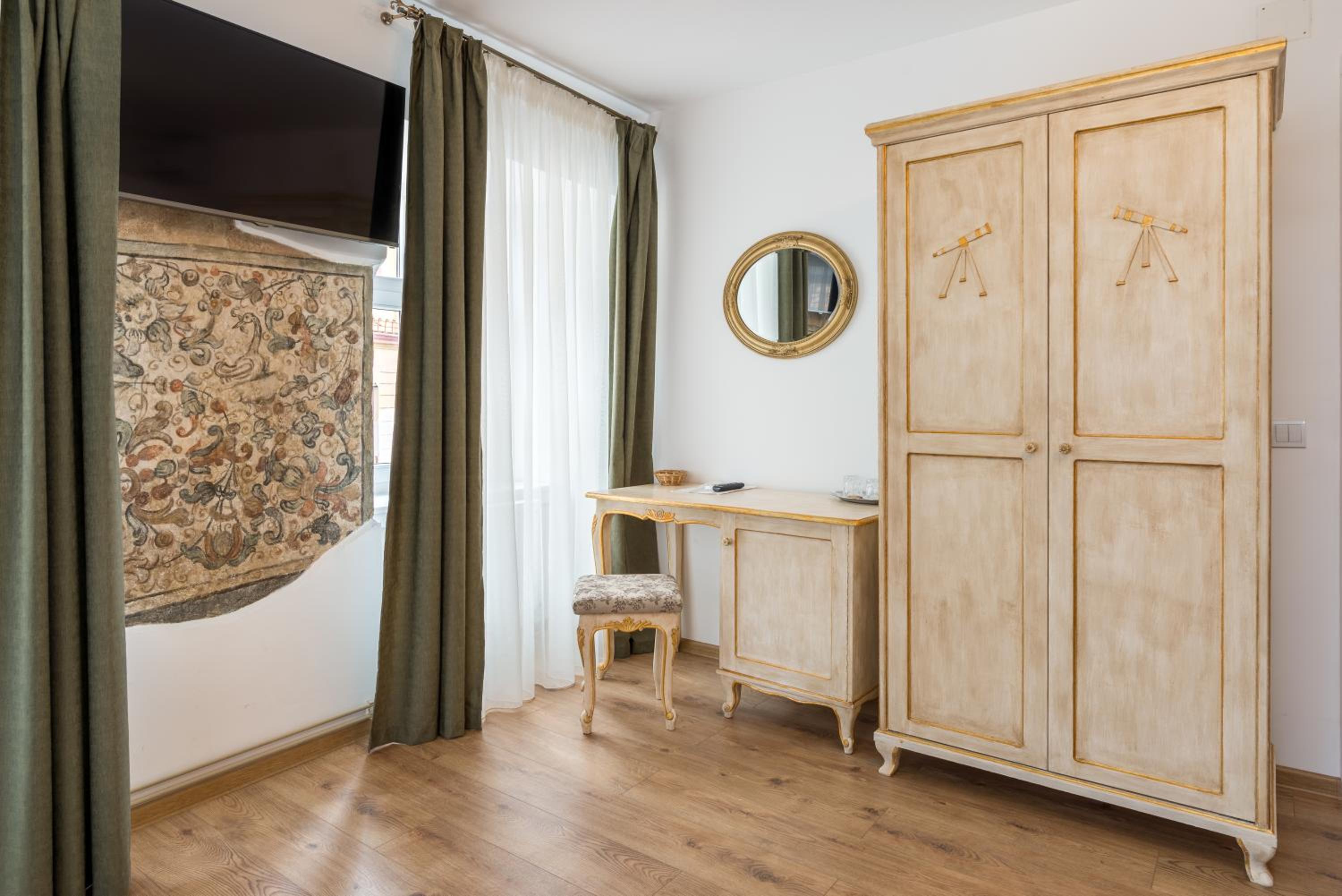 Luxury Double Room with Fresco and view to Liars Bridge  - Photo 11